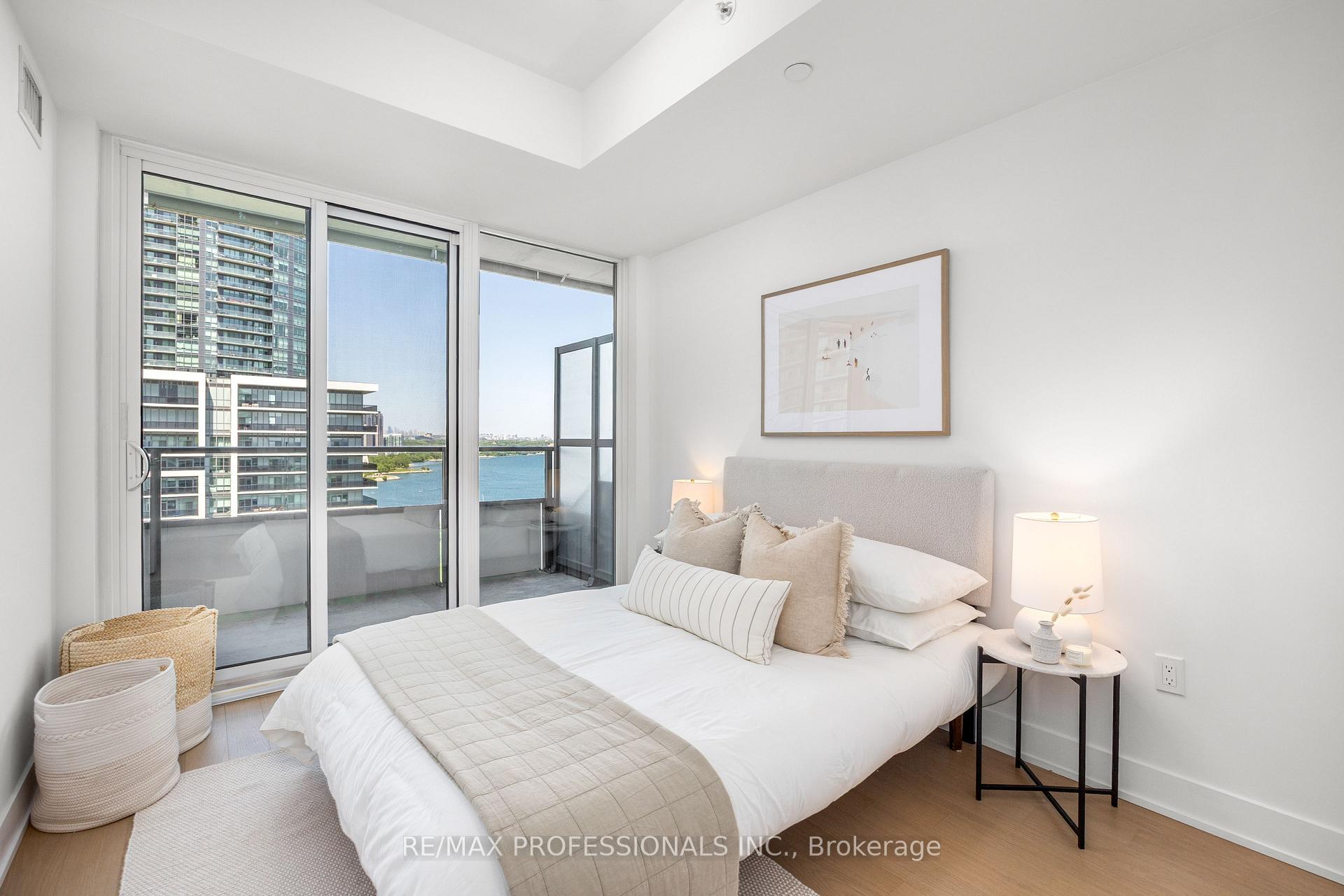 2 Bedrooms Condo at 20 Shore Breeze, Toronto For sale