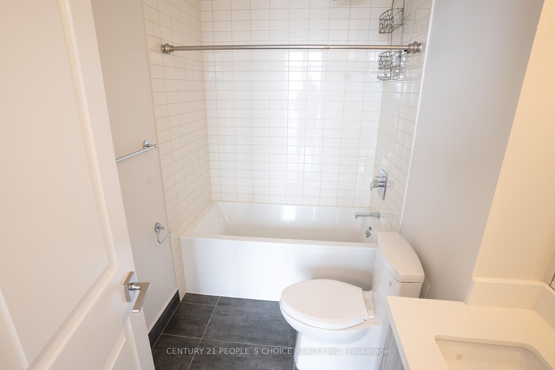 3 Bedrooms Condo at 2908 Highway 7, Vaughan For sale