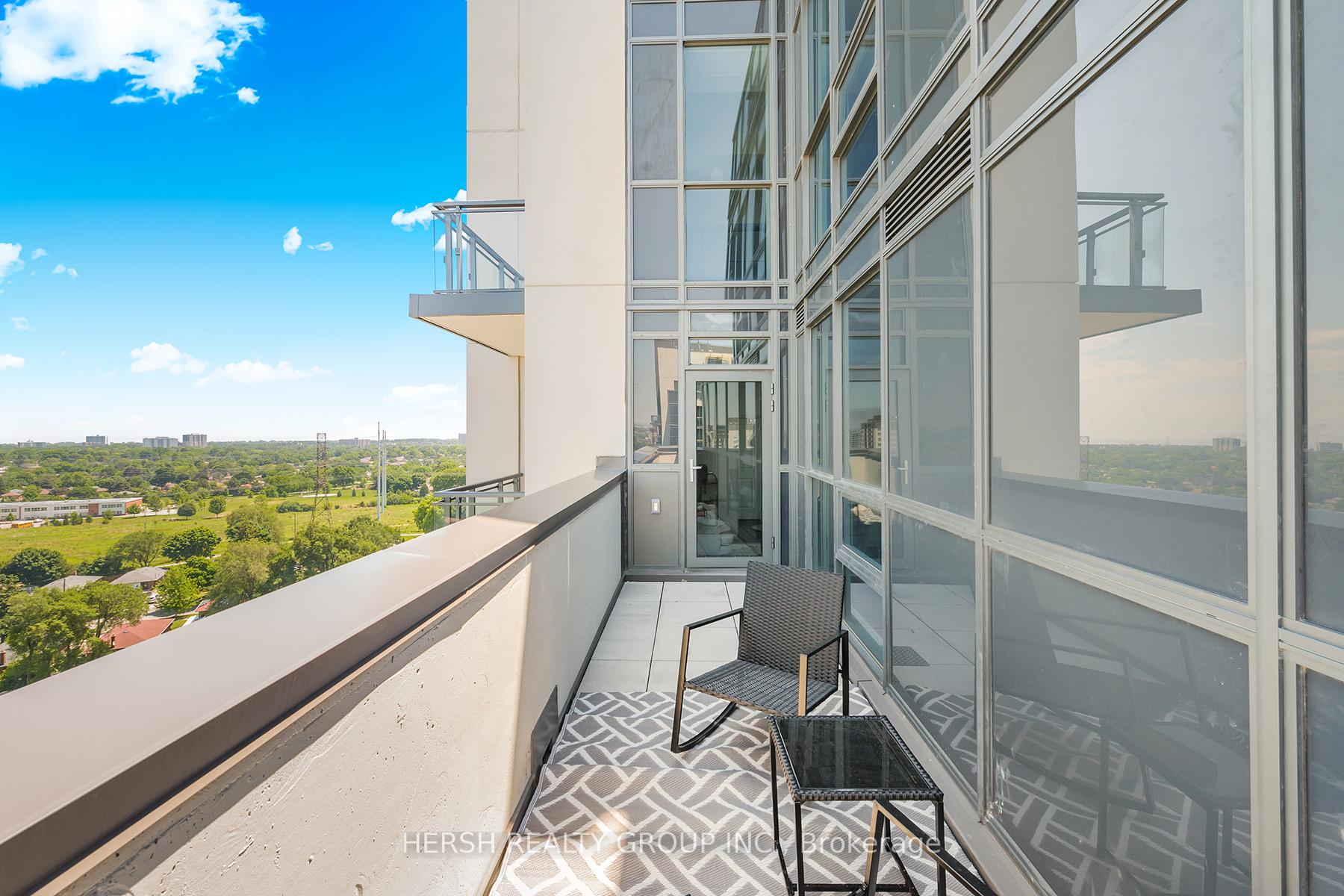 3 Bedrooms Condo at 10 Meadowglen,  Toronto For sale