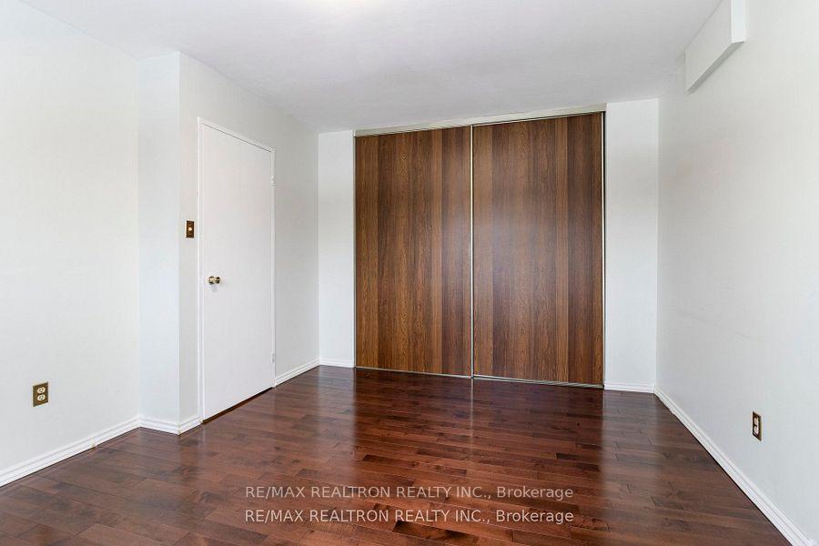 3 Bedrooms Condo at 44 Chester Le, Toronto For sale