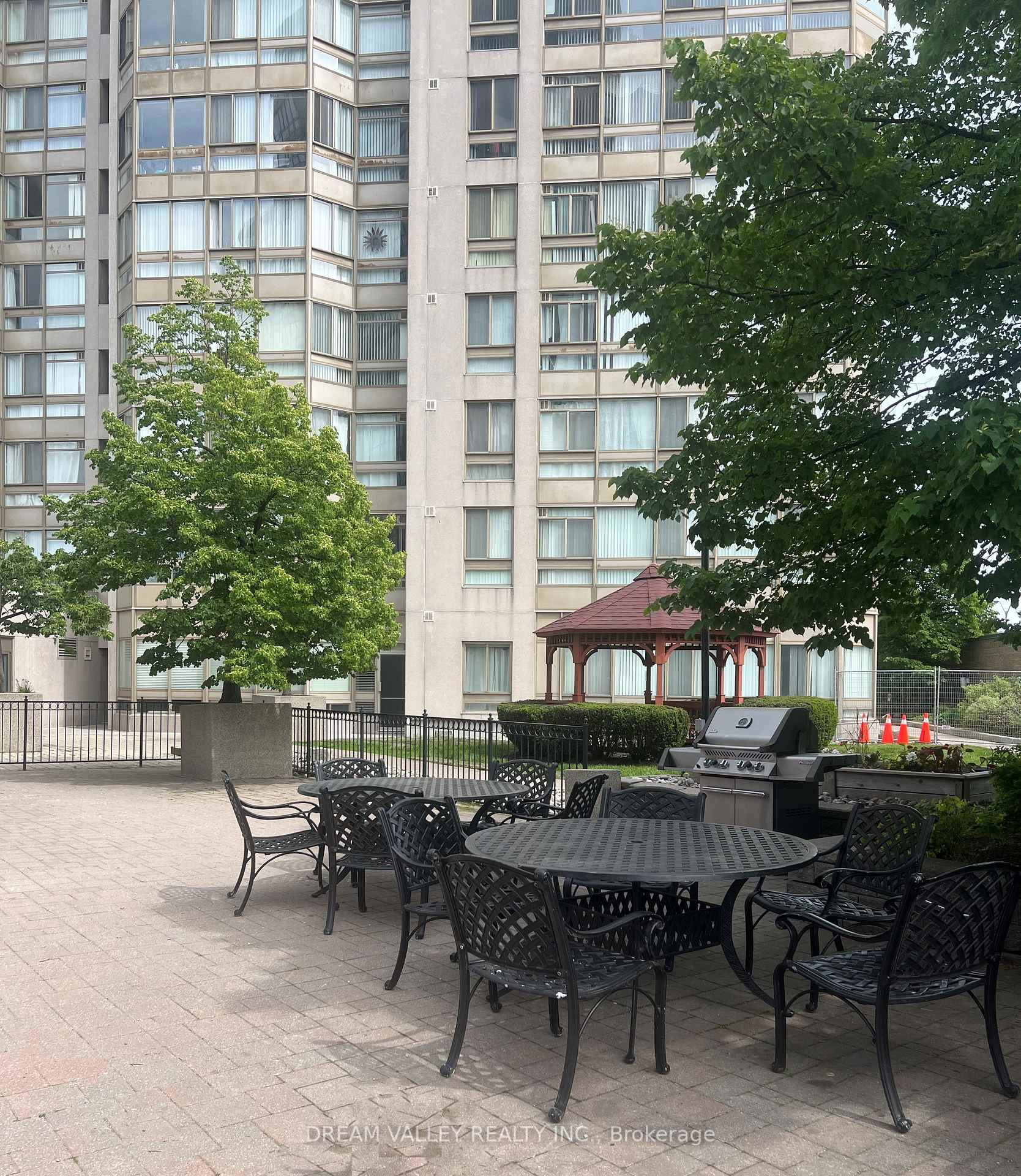 2 Bedrooms Condo at 3233 Eglinton, Toronto For sale