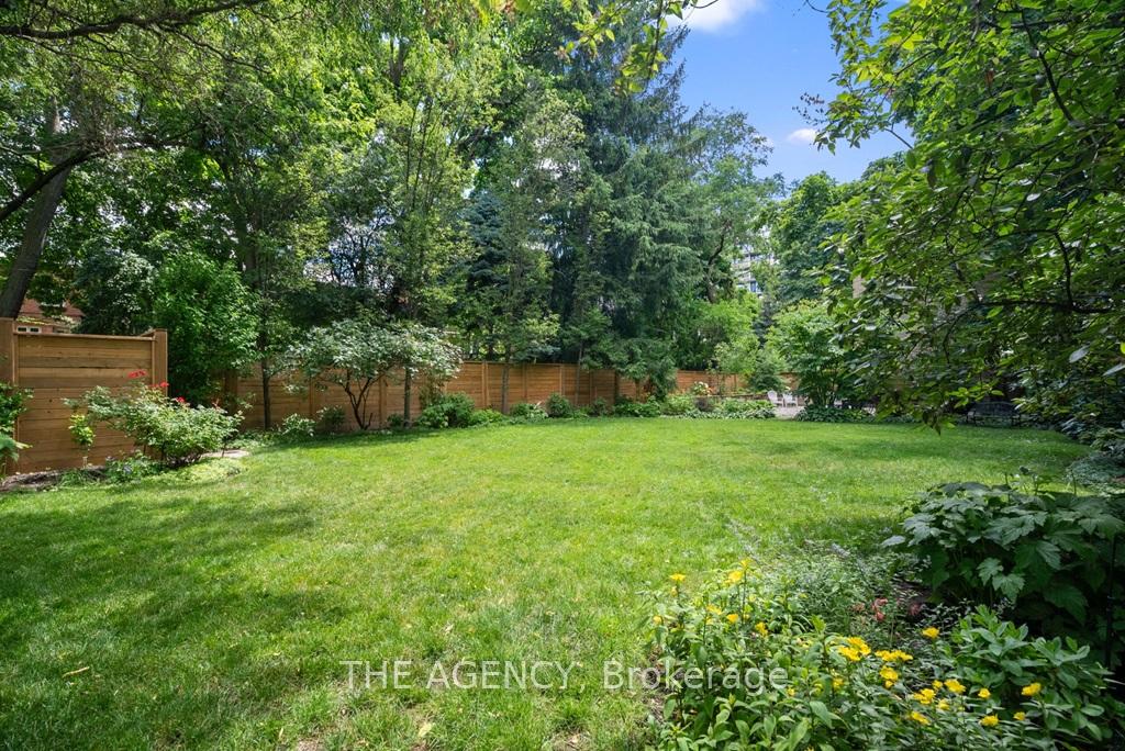 2 Bedrooms Condo at 105 Heath, Toronto For sale