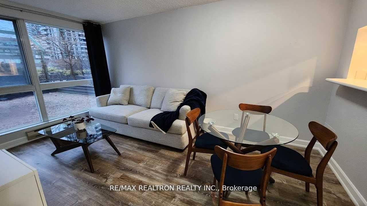 1 Bedroom Condo at 7 Broadway, Toronto For sale