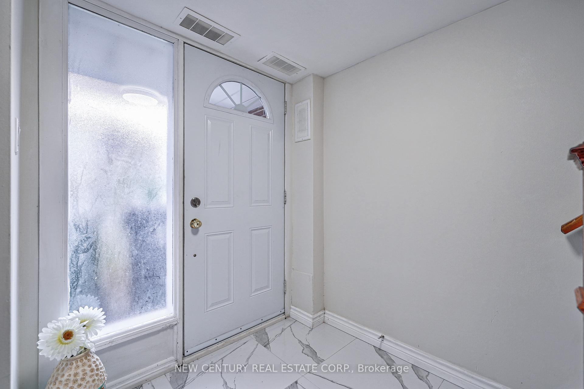 3 Bedrooms Condo at 92 Trailridge,  Toronto For sale