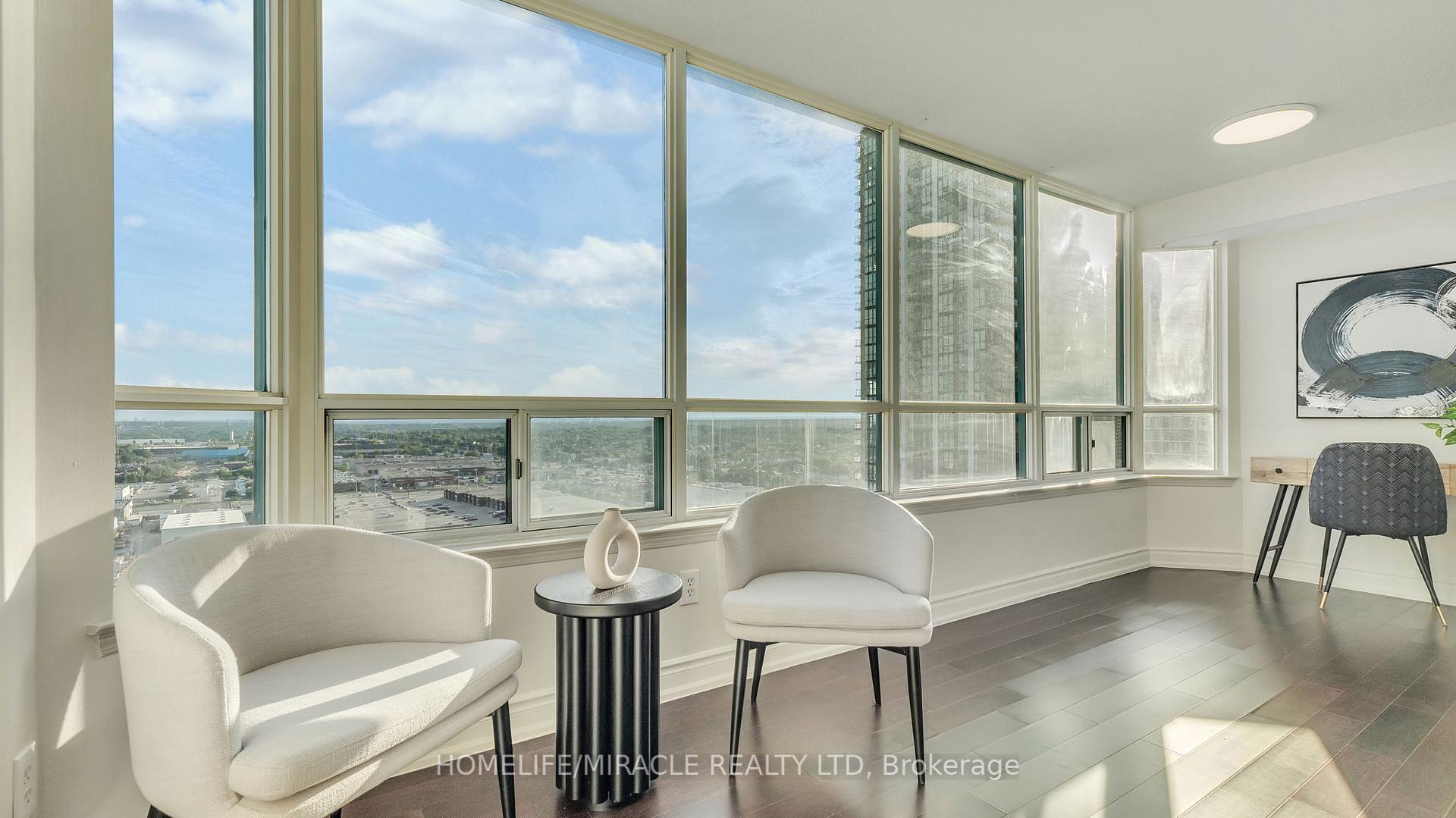 3 Bedrooms Condo at 550 Webb, Mississauga For sale