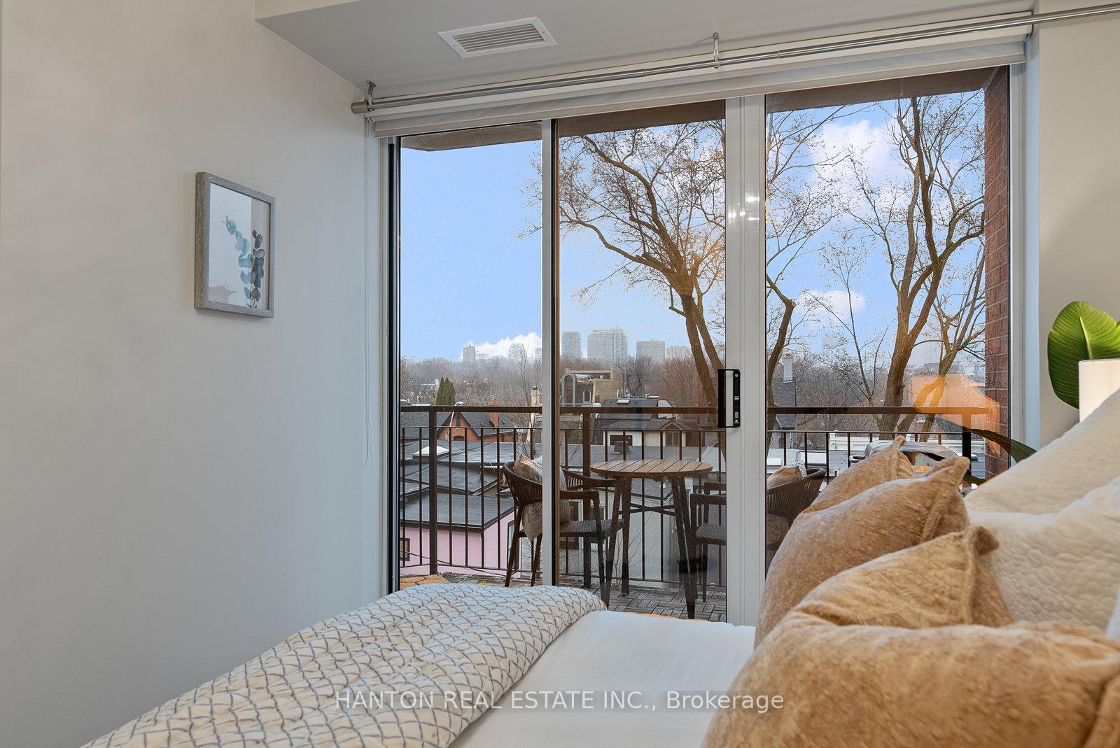 2 Bedrooms Condo at 77 Mcmurrich,  Toronto For sale