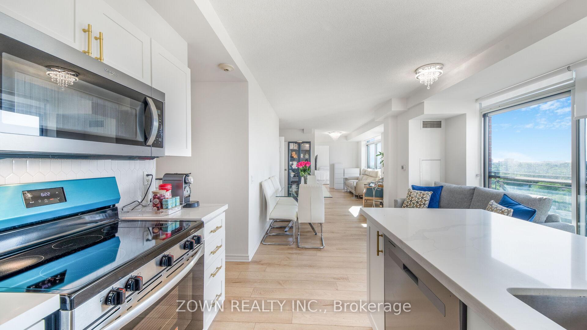 3 Bedrooms Condo at 15 Maplewood, Toronto For sale