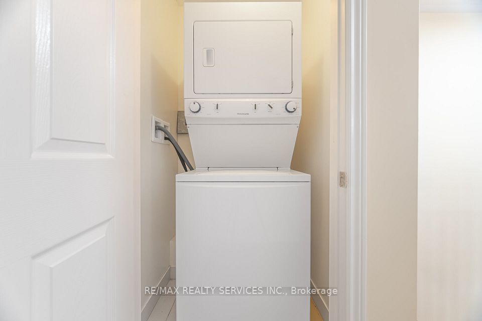 https://trreb-image.ampre.ca/lnJtpVyYo3YOvYHQ0ngd4bZGfXF-H7IgcKTYYV7a5Nw/rs:fit:960:960/wm:.5:so:0:50:.4/wmsh:10/wmt:PHNwYW4gZm9yZWdyb3VuZD0nd2hpdGUnIGZvbnQ9JzY4Jz5SRS9NQVggUkVBTFRZIFNFUlZJQ0VTIElOQy4sIEJyb2tlcmFnZTwvc3Bhbj4/L3RycmViL2xpc3RpbmdzLzQxLzA4LzI5LzY0L3AvZDQzYjk0ZjEtMTgzMS00OWM2LWEzNDYtOWVjNjU0NjRlN2JjLmpwZw.jpg