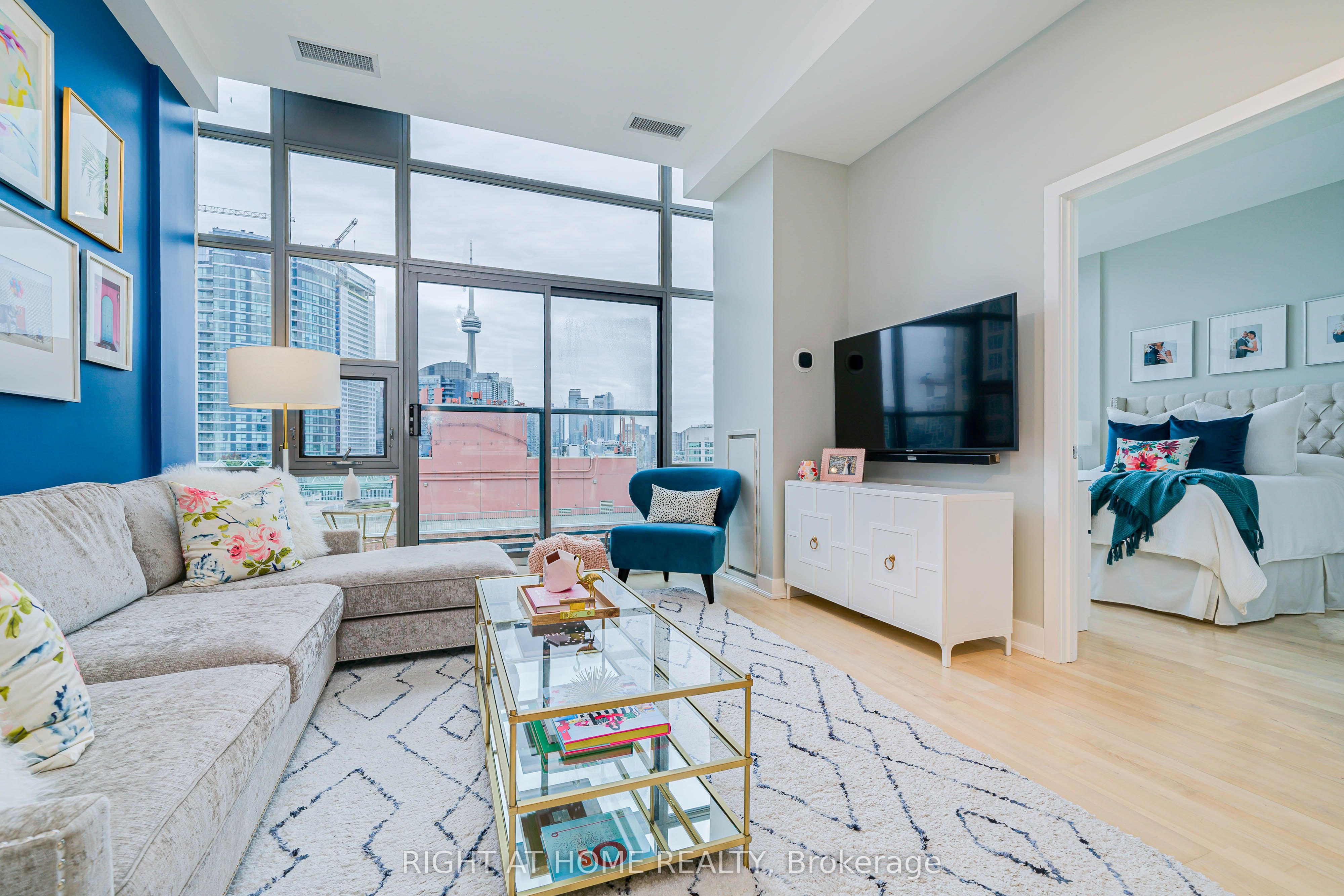 637 Lake Shore Boulevard W, #1020