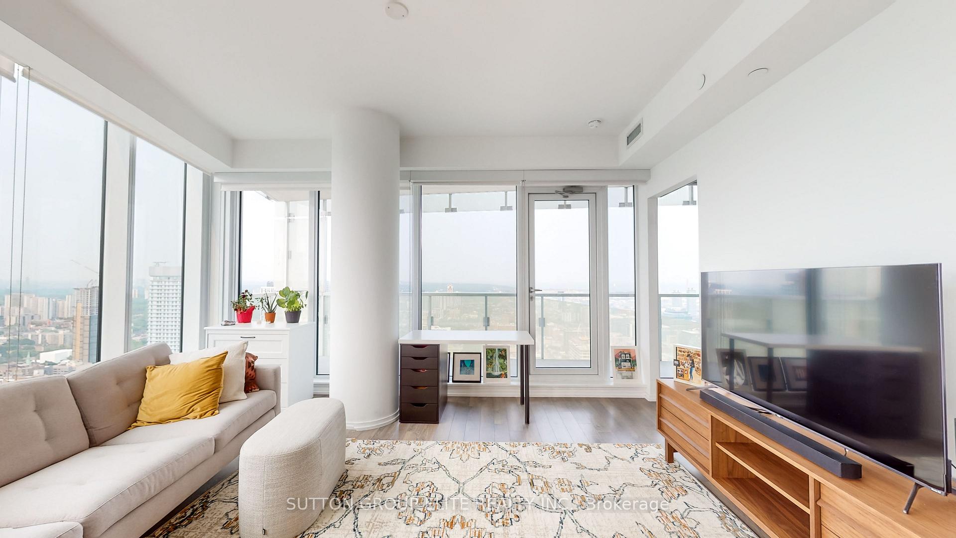 2 Bedrooms Condo at 197 YONGE, Toronto For sale