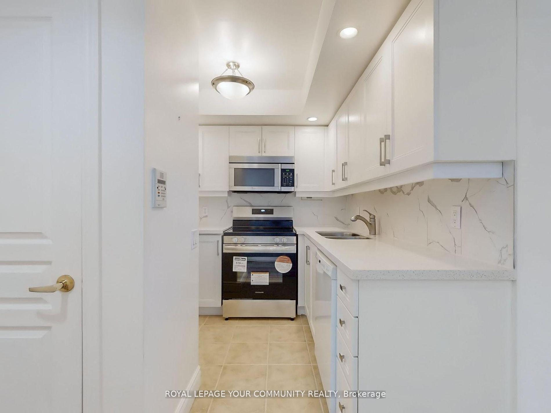 2 Bedrooms Condo at 15 Northtown,  Toronto For sale