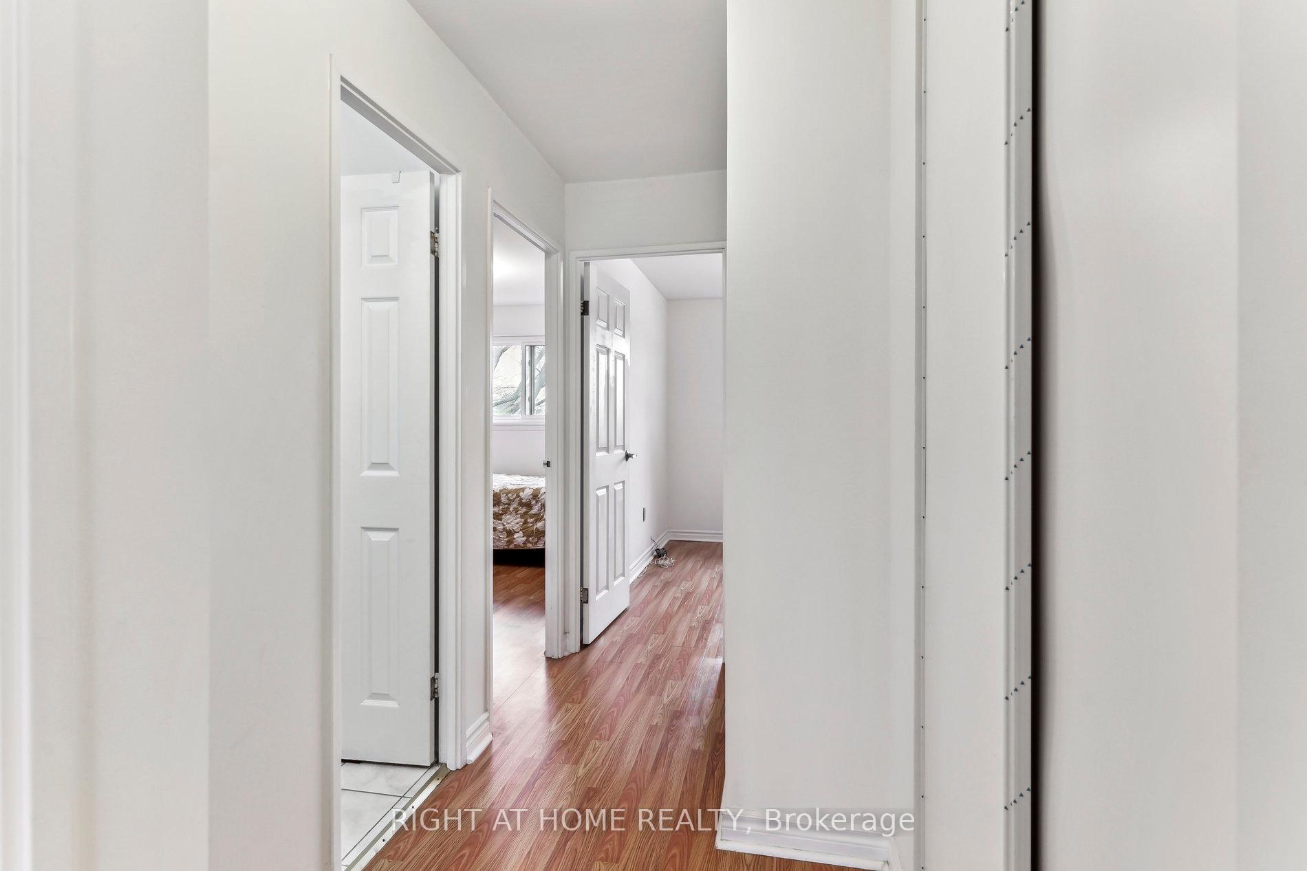 6 Bedrooms Condo at 44 Chester Le, Toronto For sale