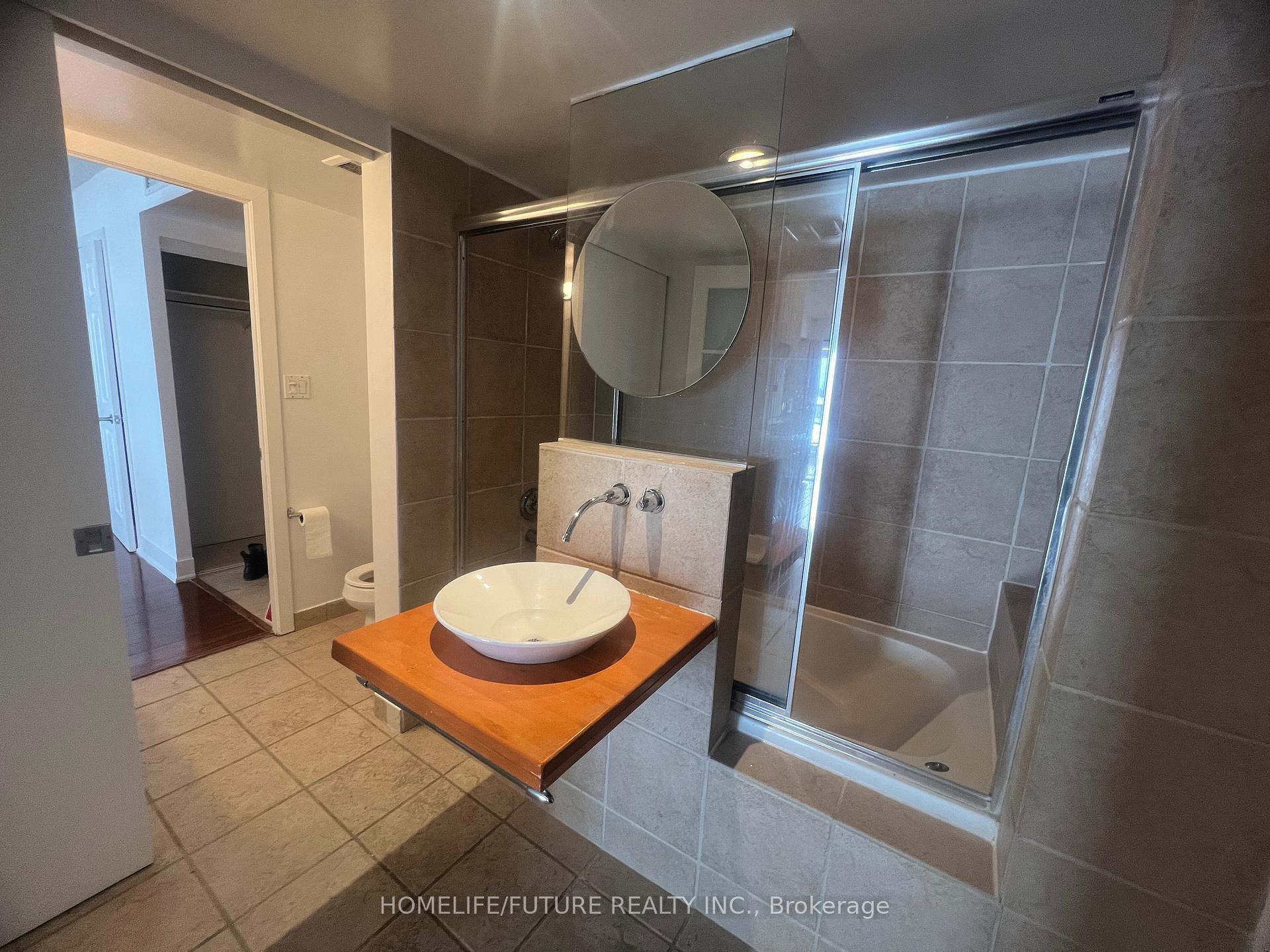 1 Bedroom Condo at 550 Queens,  Toronto For sale