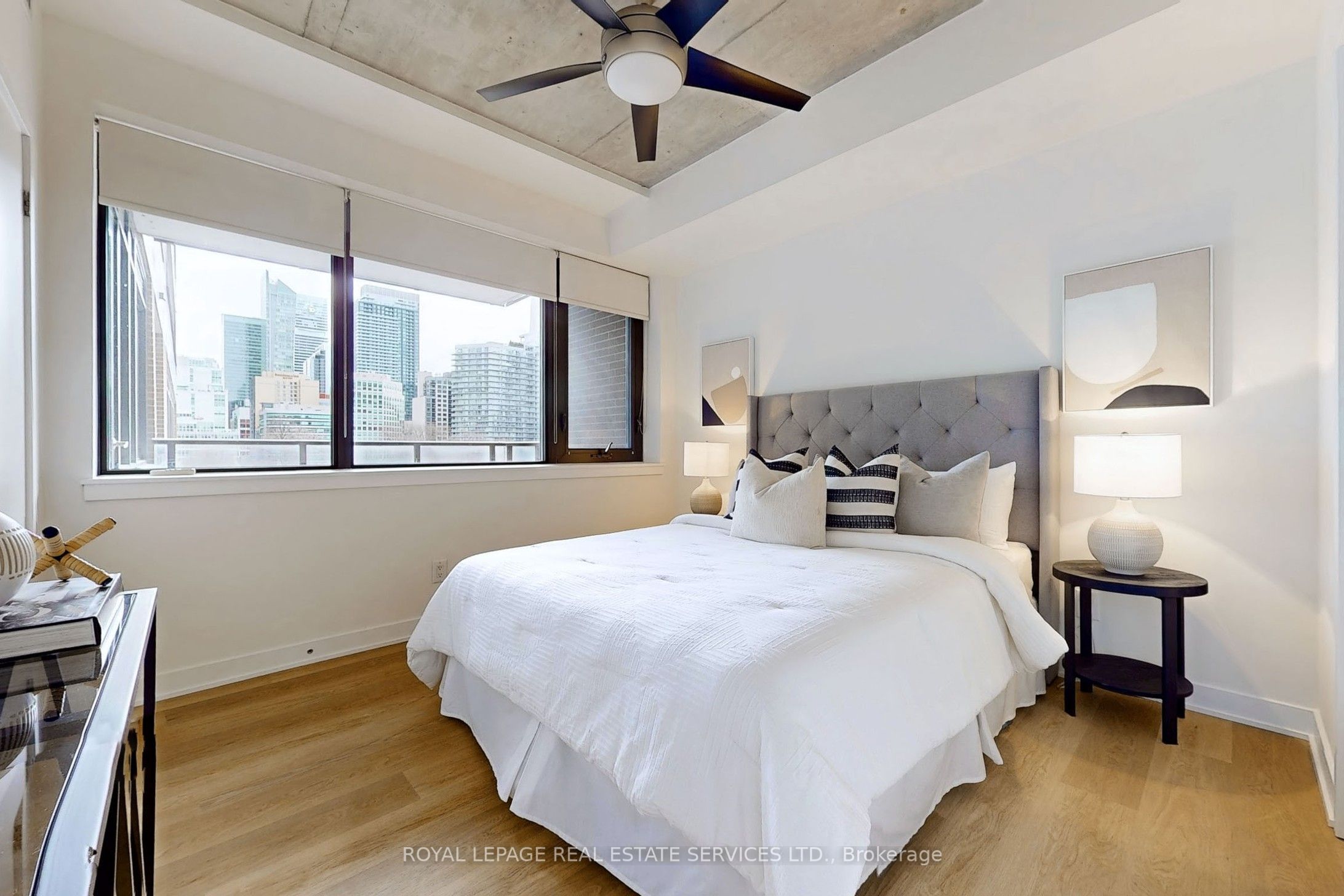 400 Wellington Street W, #507