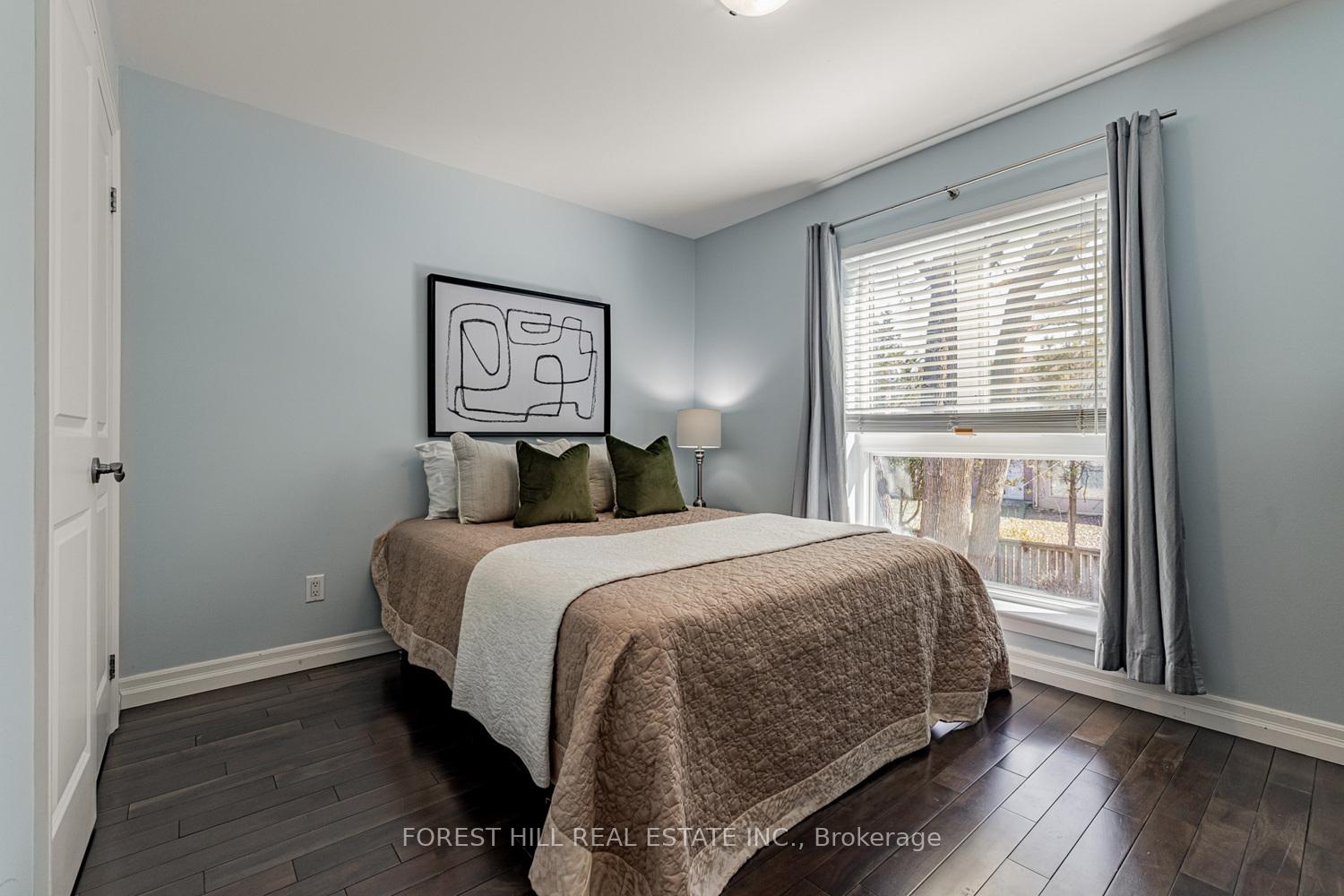 5 Bedrooms Condo at 21 Snowshoe Mill, Toronto For sale