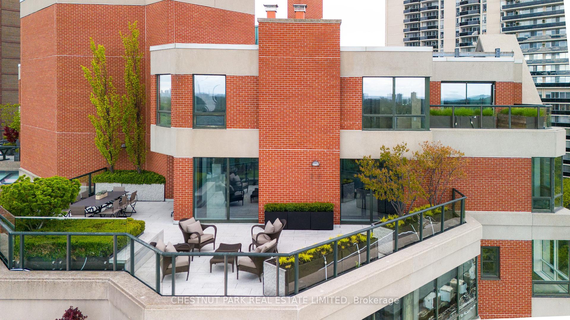 3 Bedrooms Condo at 33 Jackes,  Toronto For sale