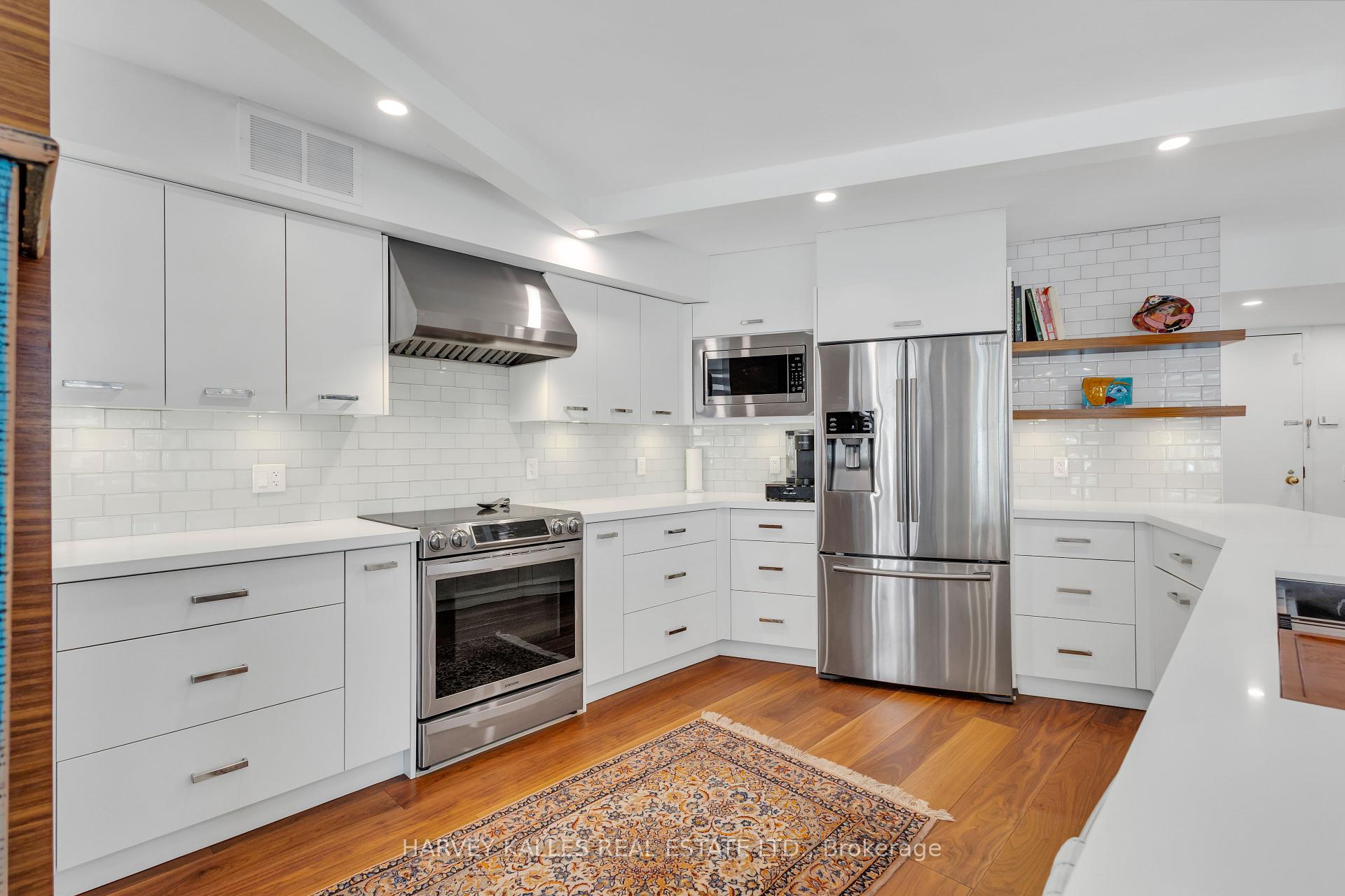 2 Bedrooms Condo at 1331 Bay, Toronto For sale