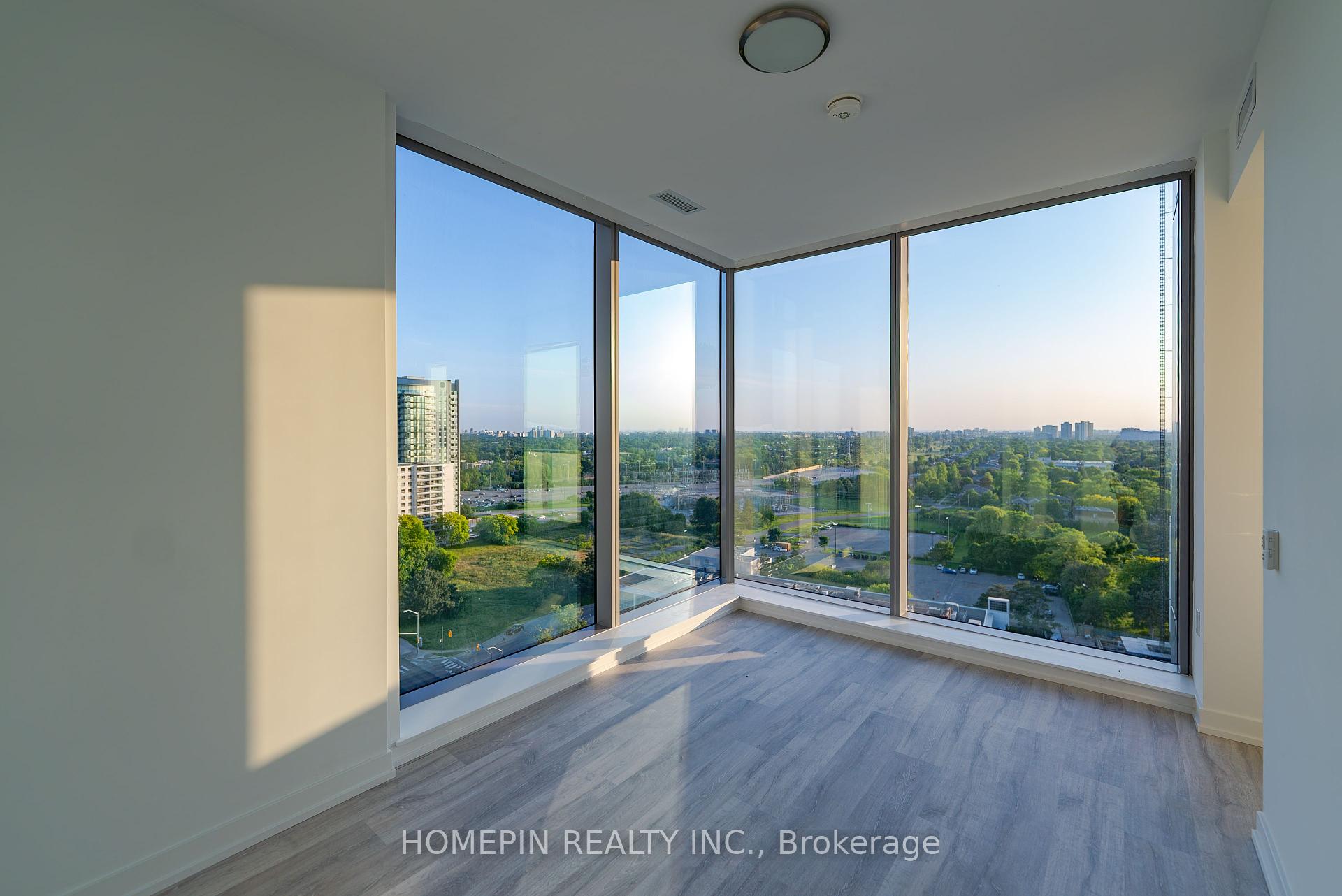 2 Bedrooms Condo at 7 Golden Lion, Toronto For sale
