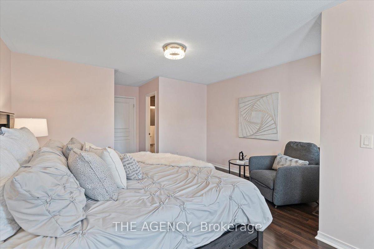 3 Bedrooms Condo at 6625 Falconer, Mississauga For sale