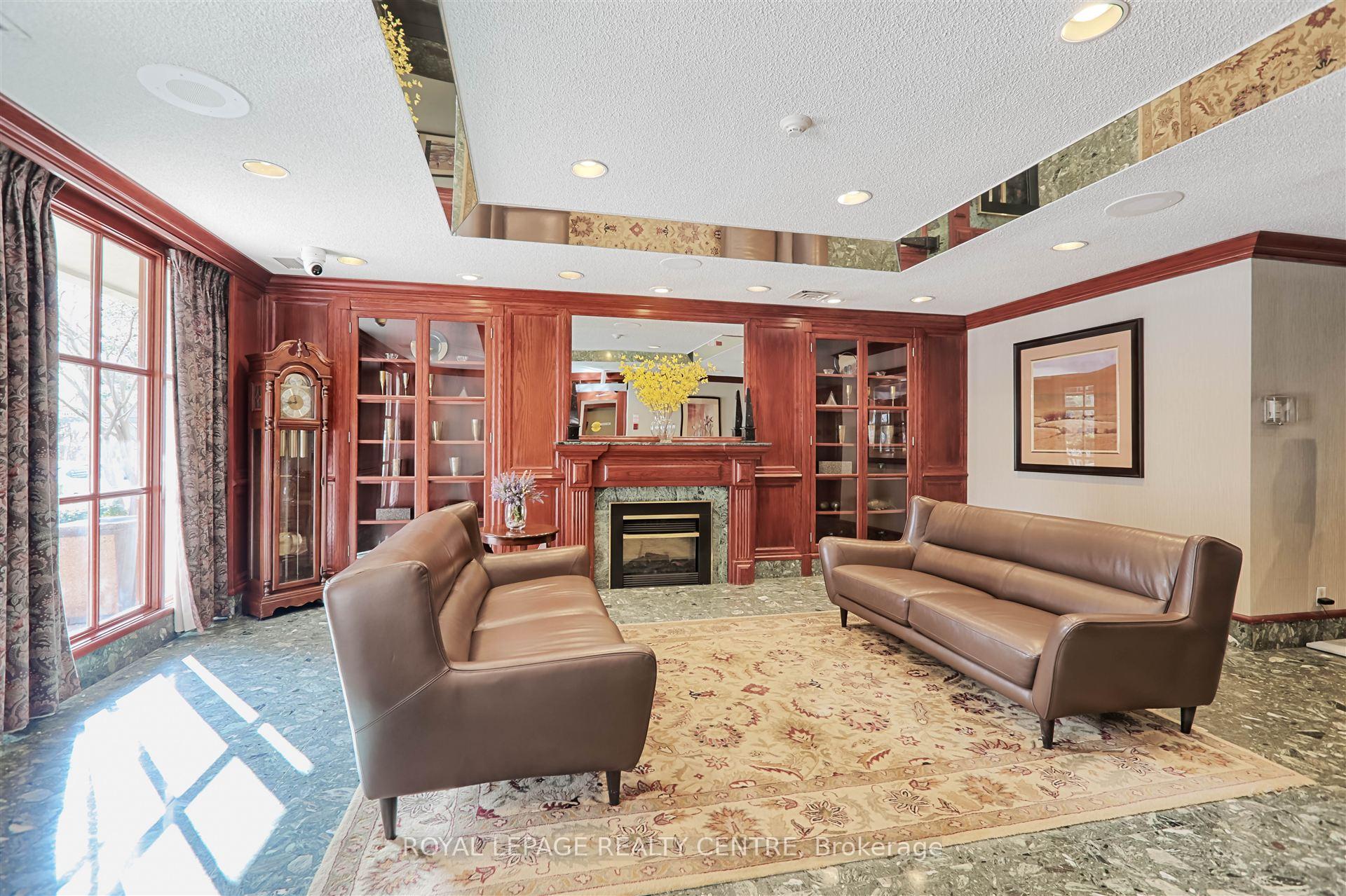 2 Bedrooms Condo at 880 Dundas,  Mississauga For sale