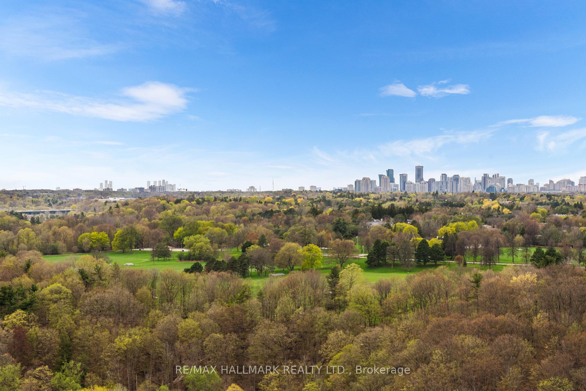 3 Bedrooms Condo at 10 Inn On The Park, Toronto For sale