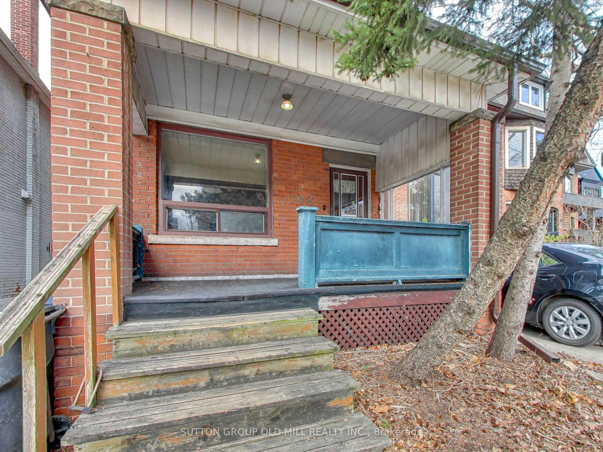 198 Howard Park Avenue, Toronto, ON M6R 1W1