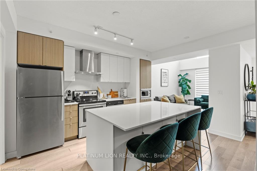 2 Bedrooms Condo at 5260 Dundas,  Burlington For sale