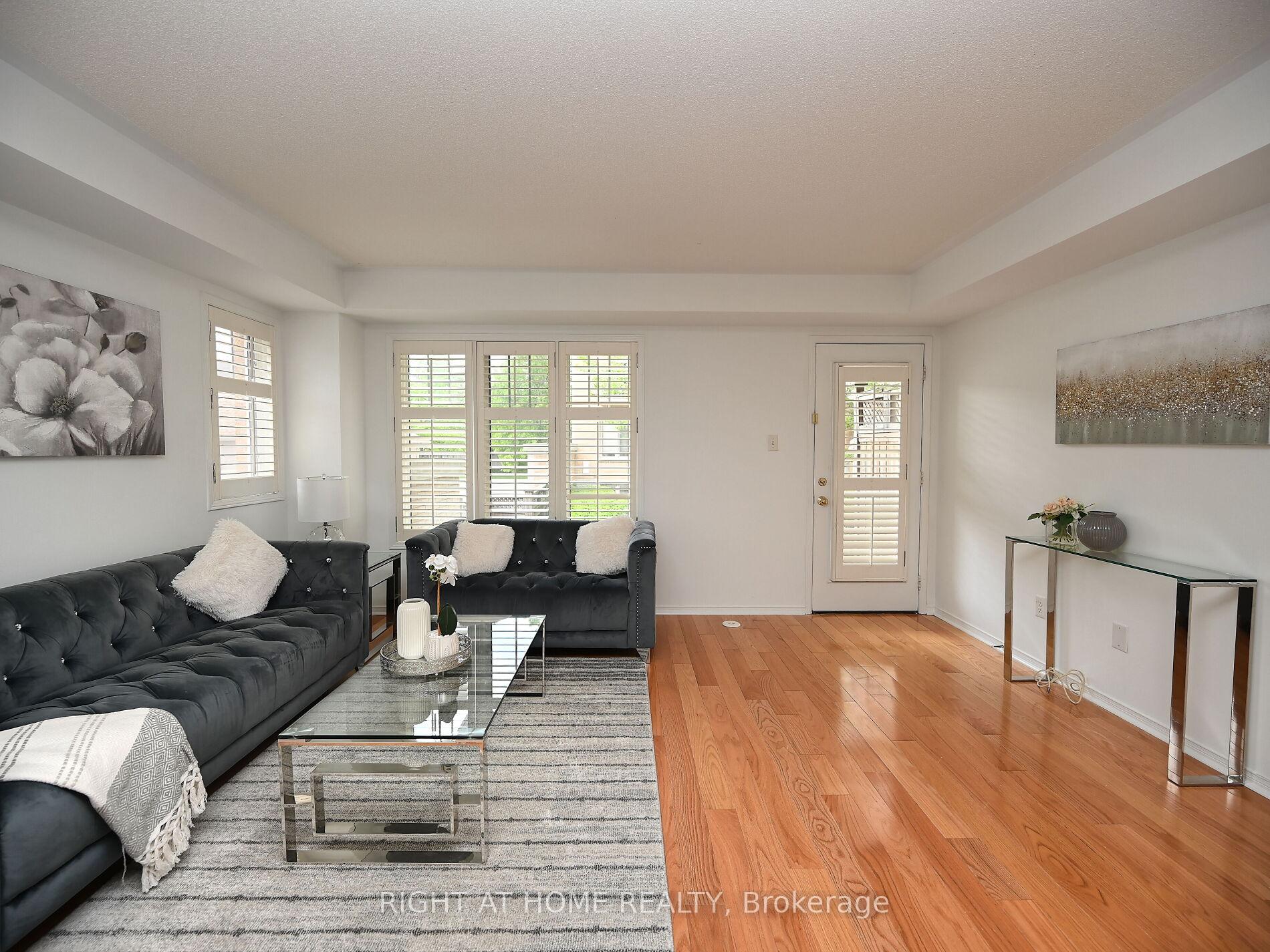 2 Bedrooms Condo at 3250 Bentley, Mississauga For sale