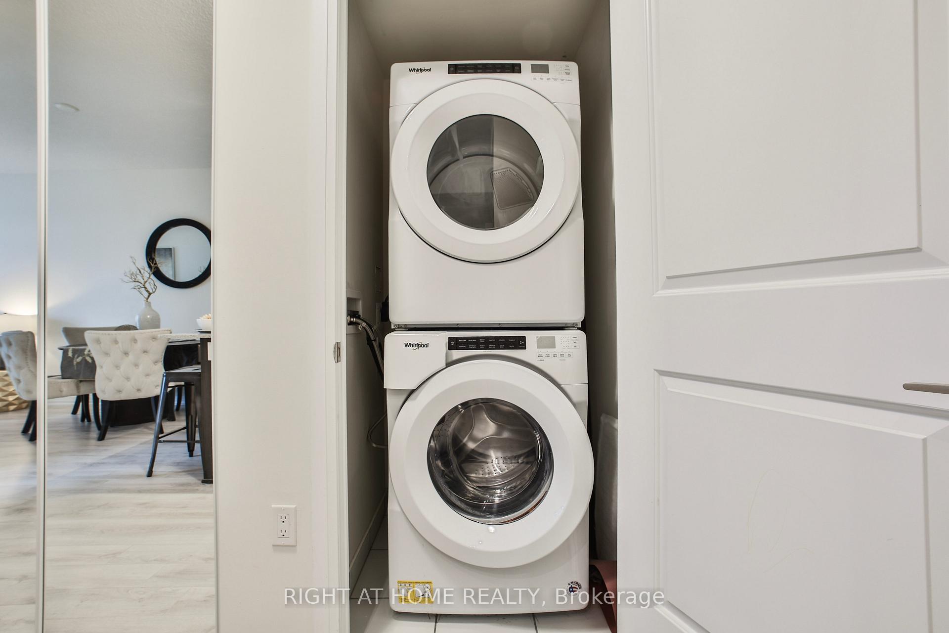 1 Bedroom Condo at 35 WATERGARDEN, Mississauga For sale