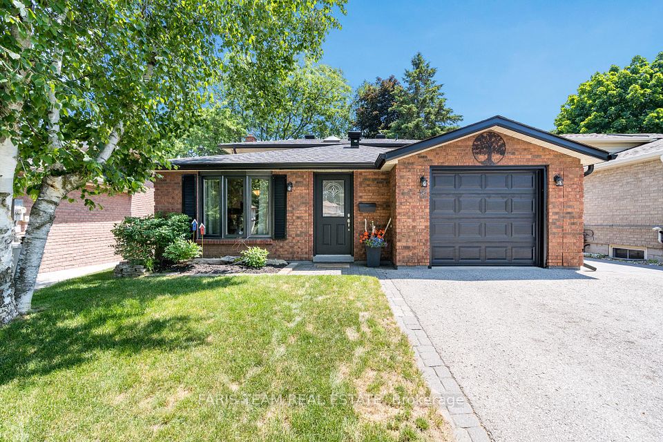 49 Ridgeway Avenue, Barrie, ON L4N 5M2