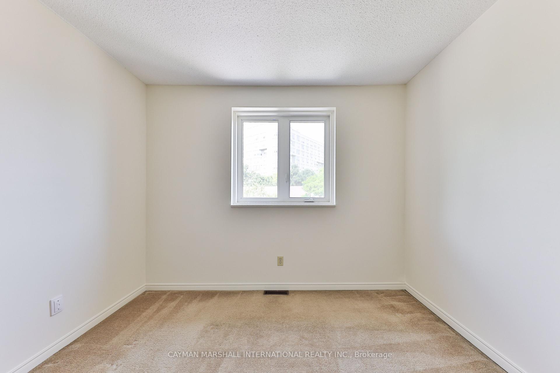 3 Bedrooms Condo at 1160 Walden, Mississauga For sale
