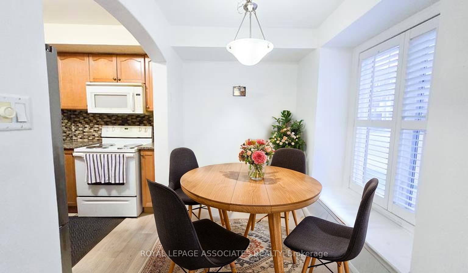 2 Bedrooms Condo at 50 Mendelssohn, Toronto For sale