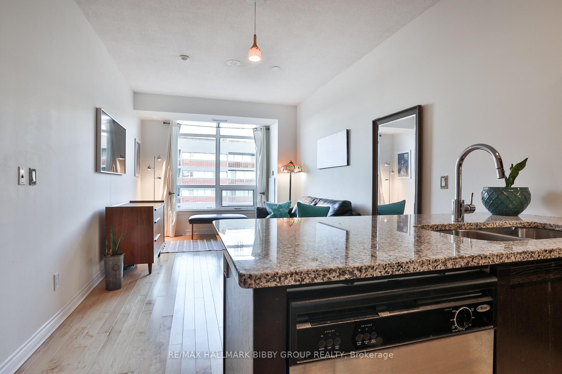 1 Bedroom Condo at 1135 Royal York, Toronto For sale