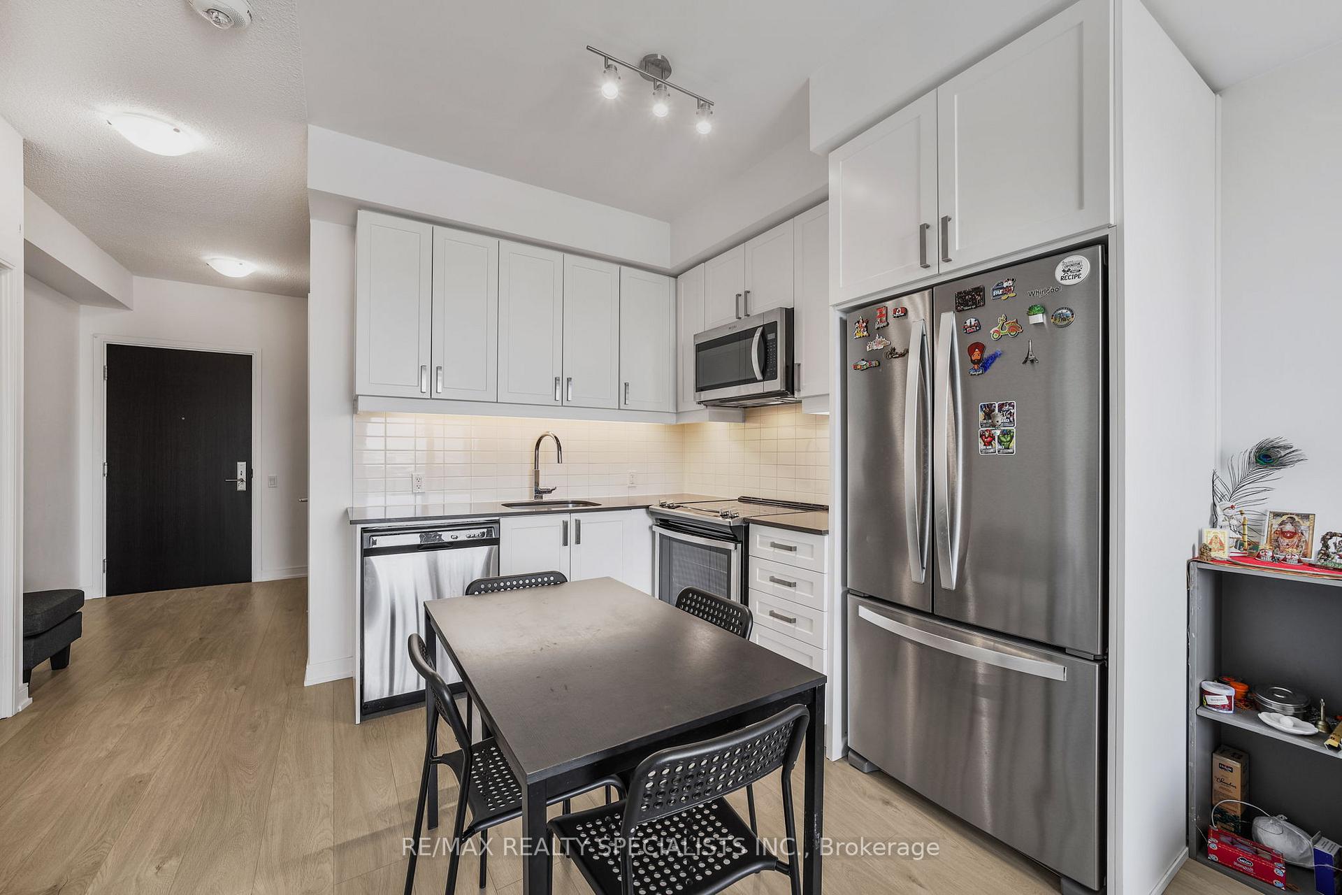 1 Bedroom Condo at 8 Nahani,  Mississauga For sale