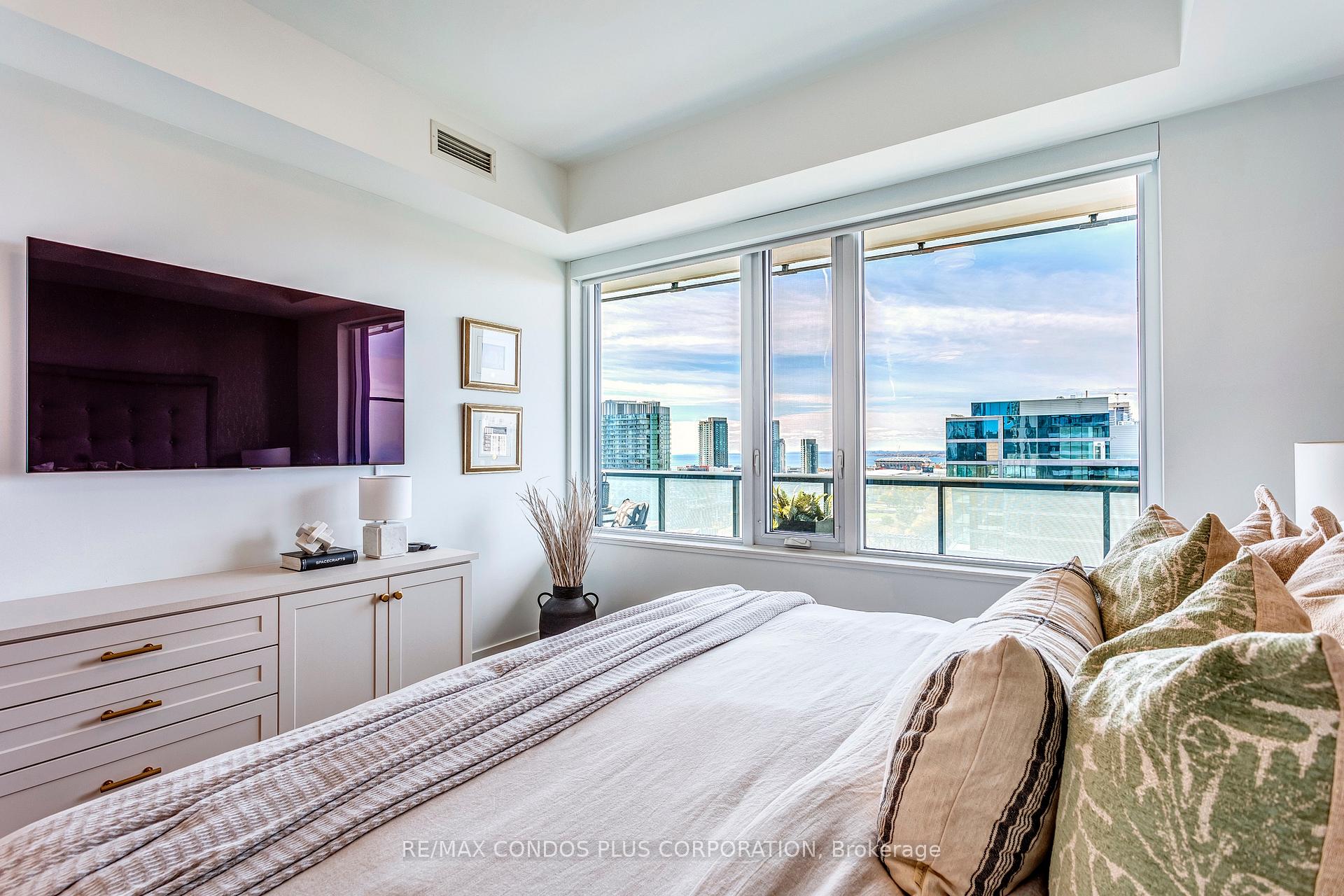 2 Bedrooms Condo at 480 Front, Toronto For sale