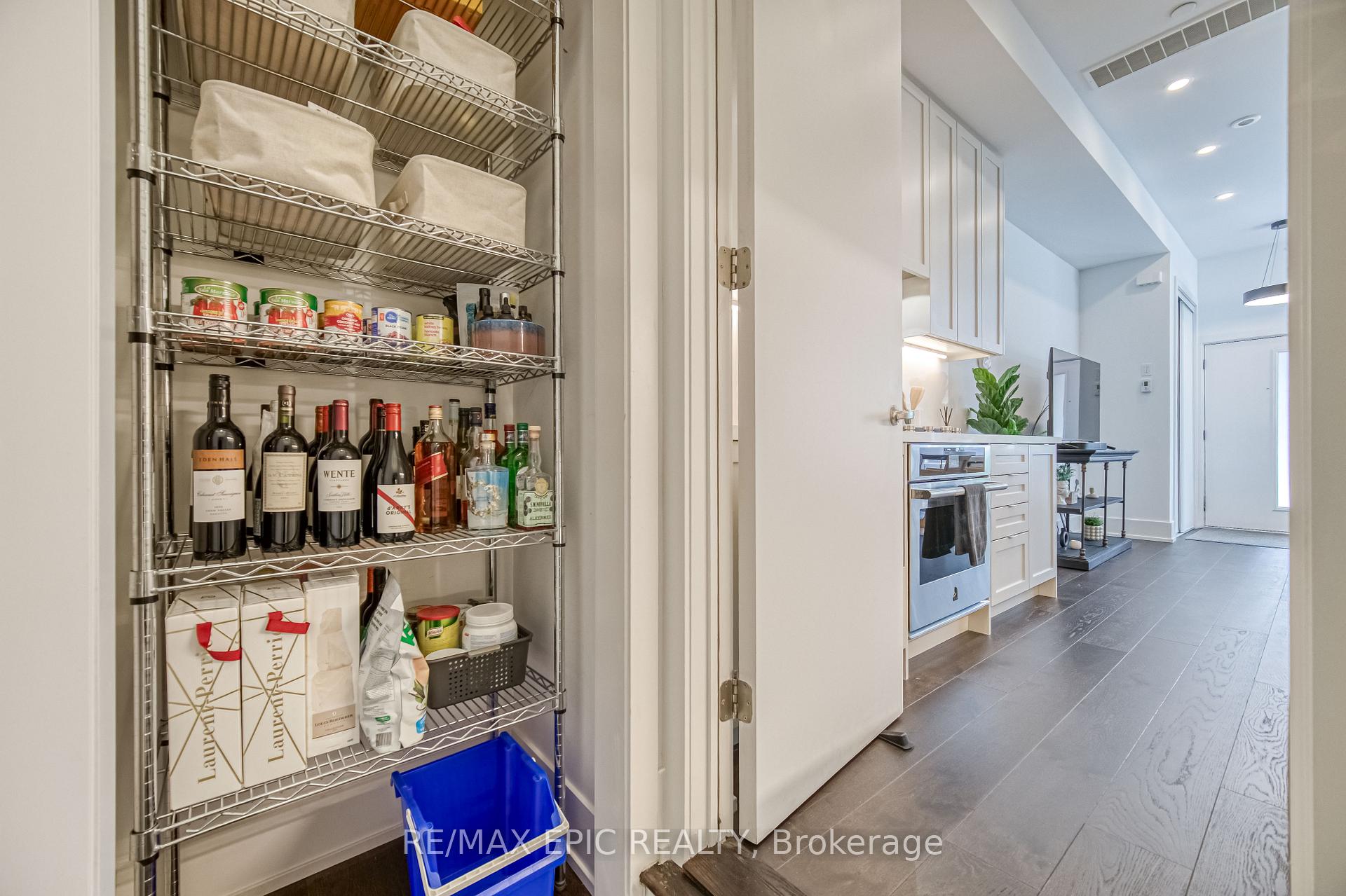 3 Bedrooms Condo at 165 Pears, Toronto For sale