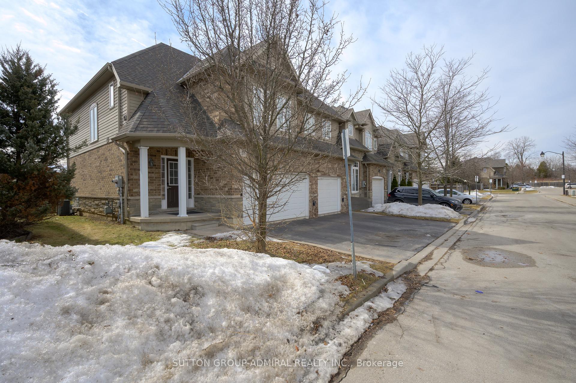 4 Bedrooms Condo at 6 Atessa,  Hamilton For sale
