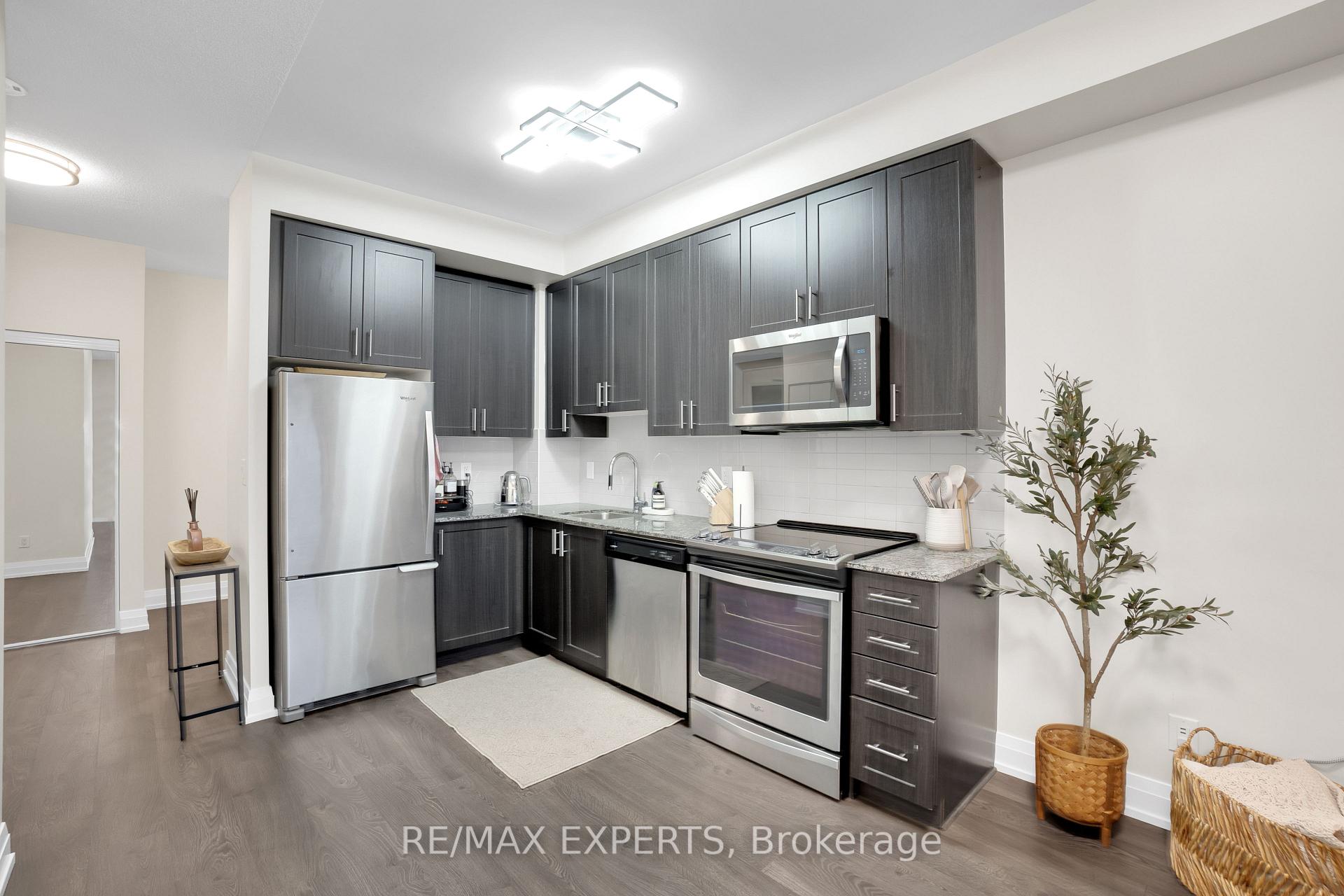 2 Bedrooms Condo at 3700 Highway 7, Vaughan For sale