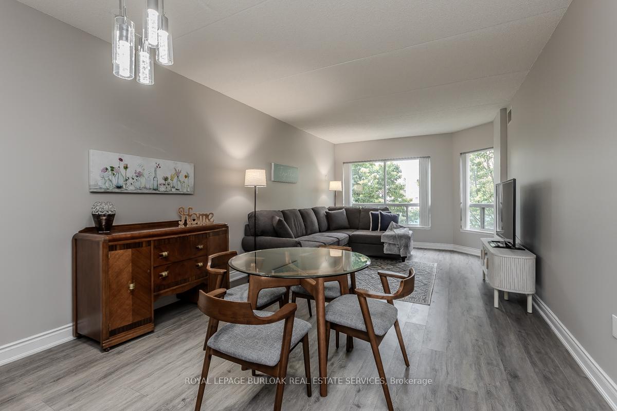 2 Bedrooms Condo at 2075 Amherst Heights, Burlington For sale