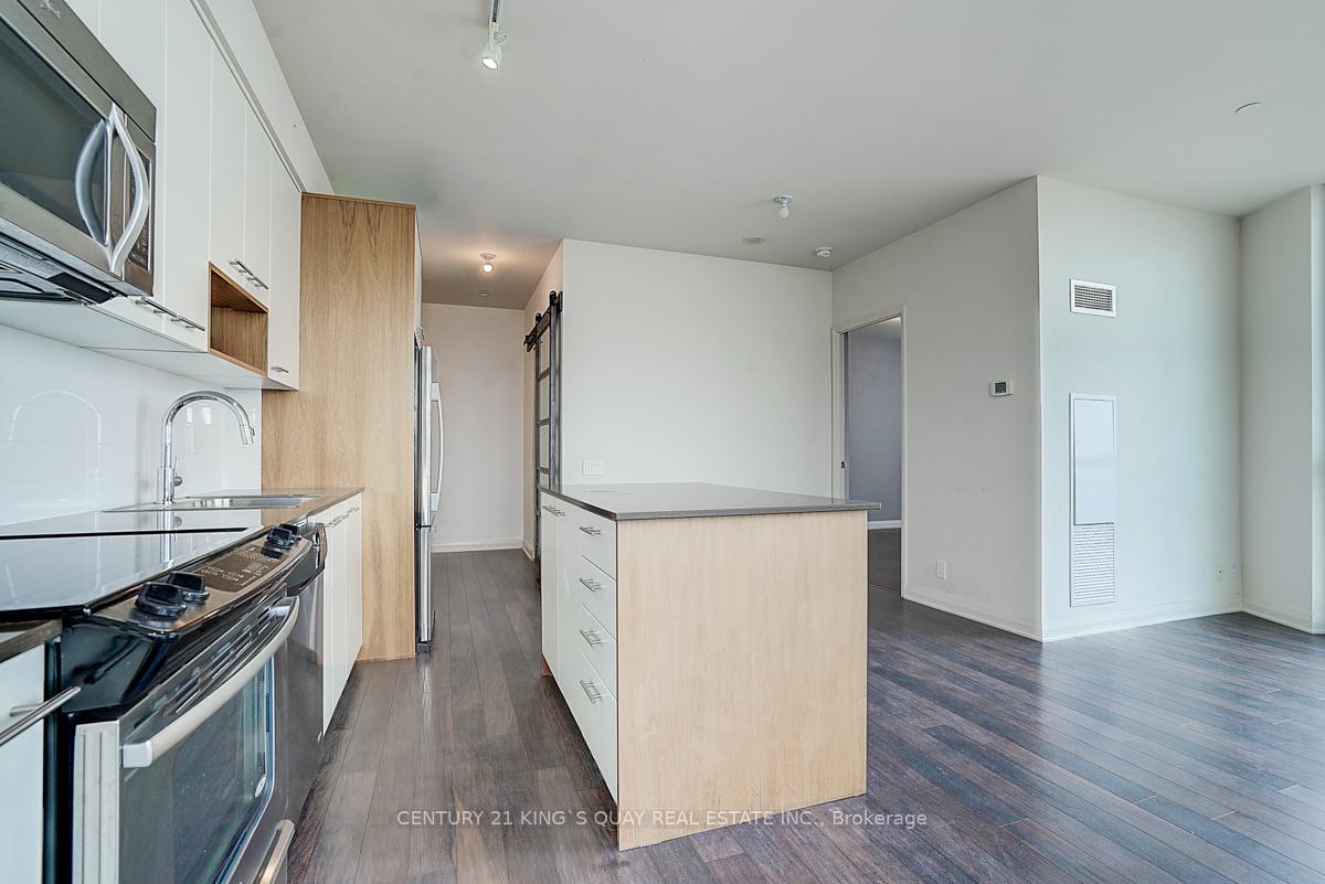2 Bedrooms Condo at 5 Valhalla Inn, Toronto For sale