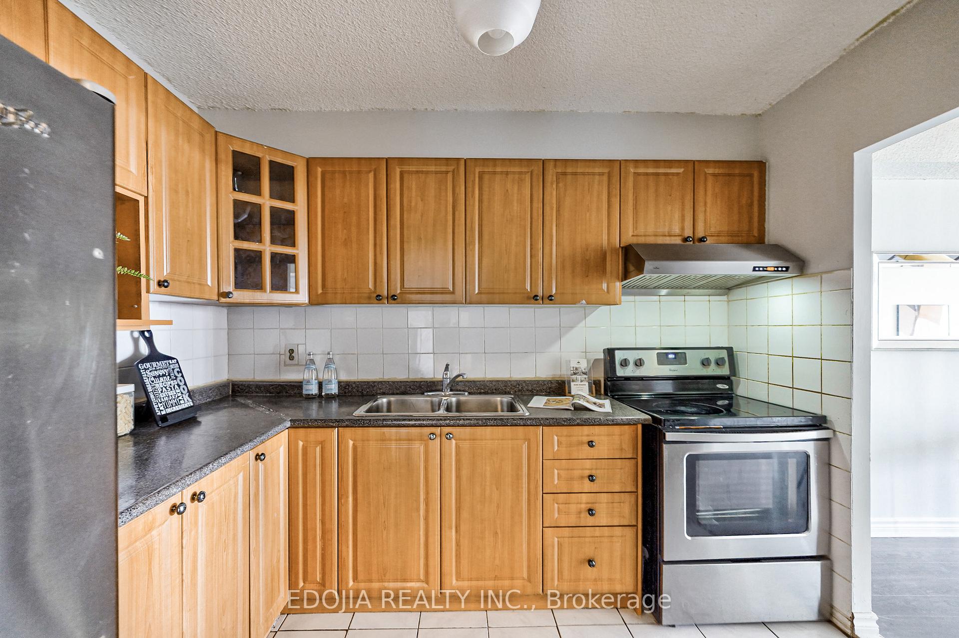2 Bedrooms Condo at 4101 Sheppard,  Toronto For sale