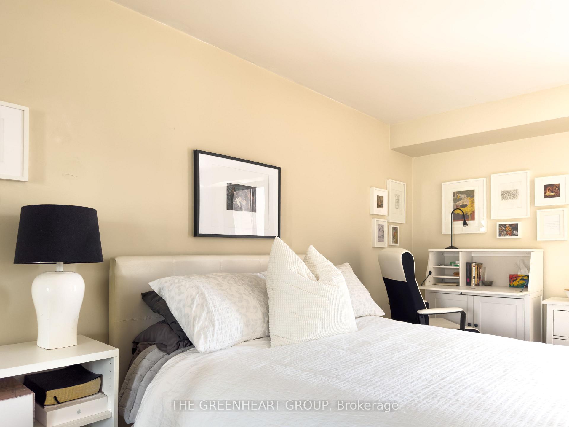 3 Bedrooms Condo at 1400 Dixie,  Mississauga For sale