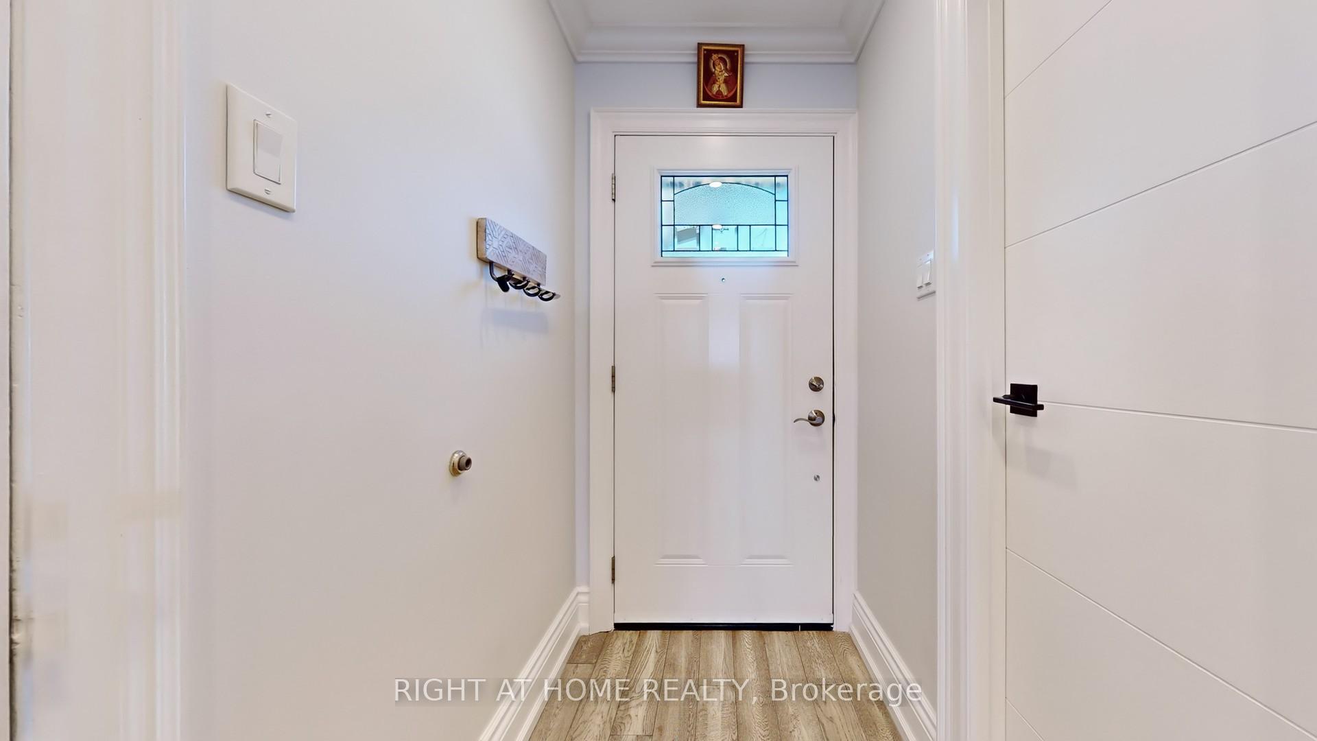3 Bedrooms Condo at 1951 Rathburn, Mississauga For sale
