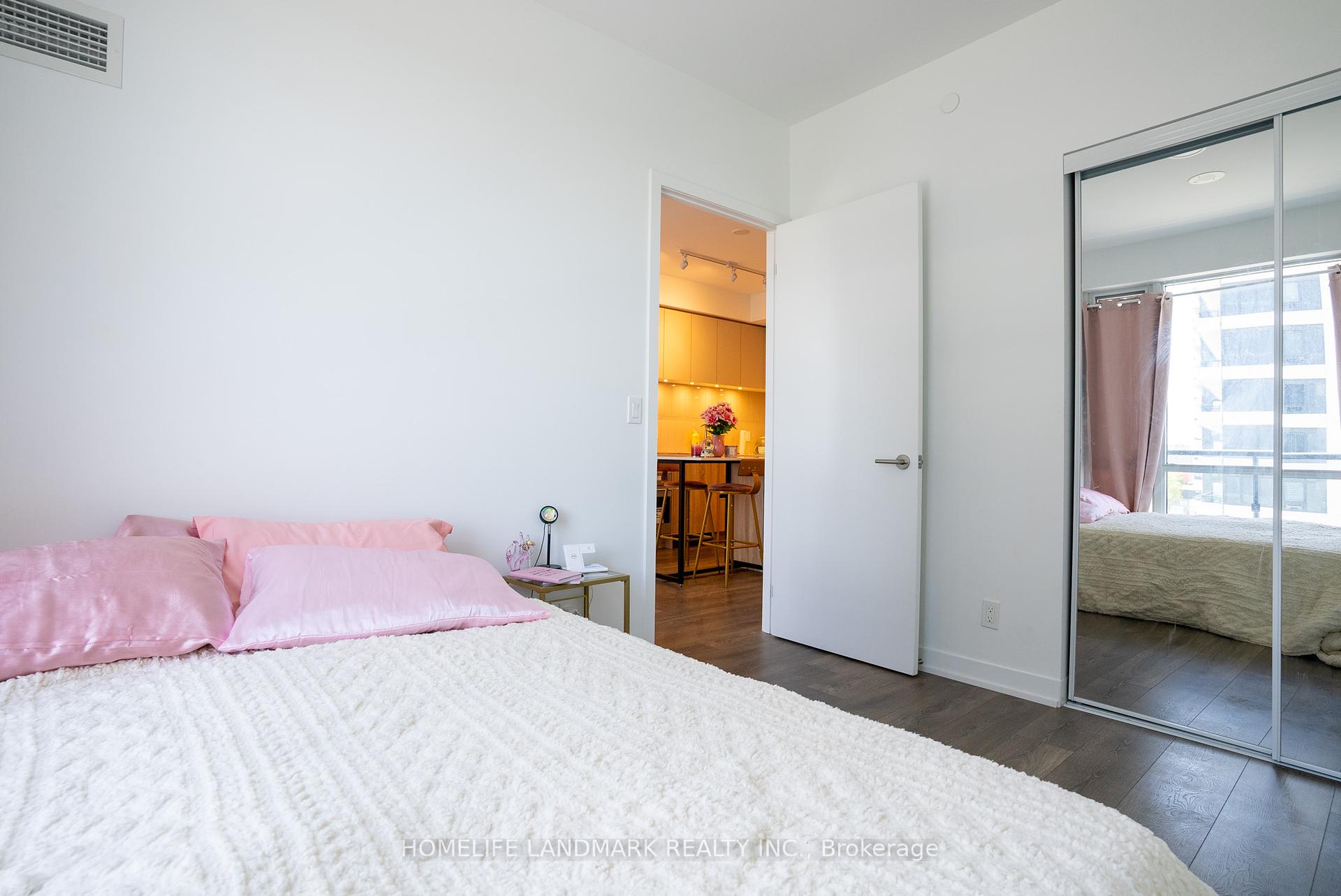 1 Bedroom Condo at 7950 bathurst, Vaughan For sale