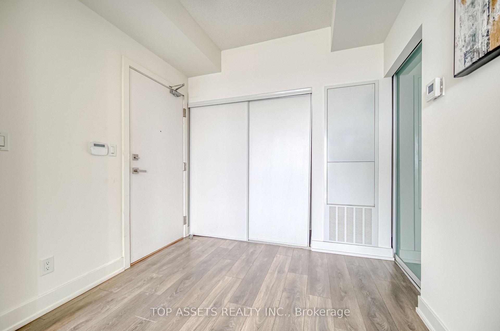 2 Bedrooms Condo at 180 Fairview Mall, Toronto For sale