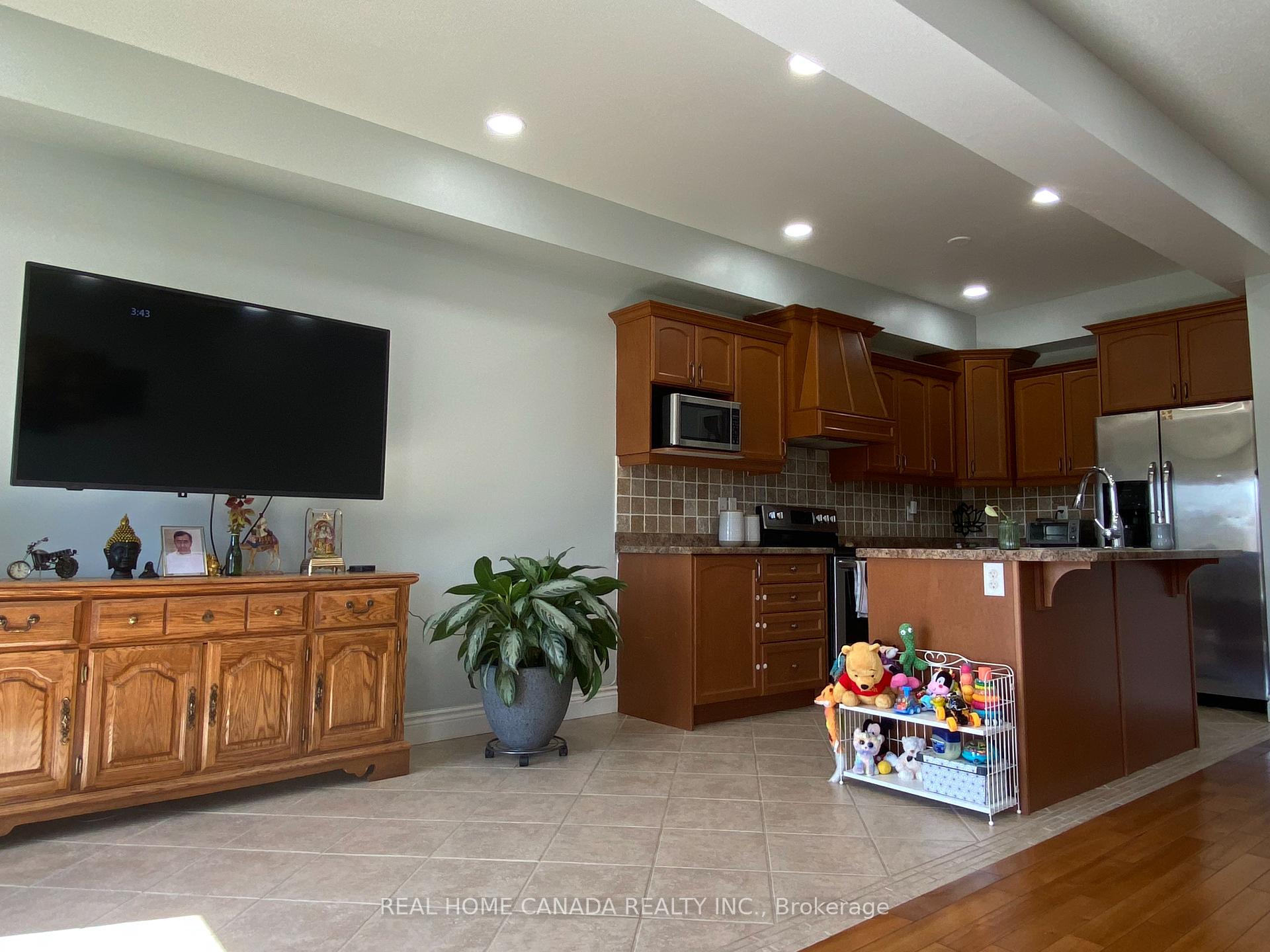 3 Bedrooms Condo at 370 Stonehenge,  Hamilton For sale