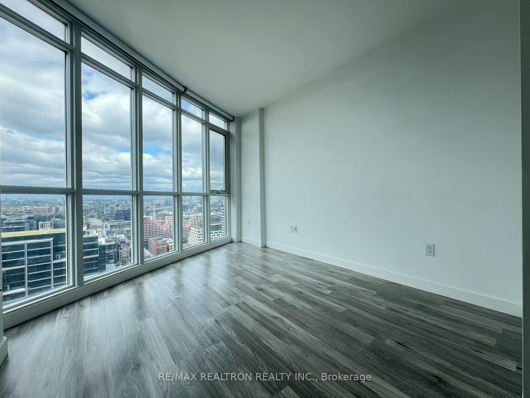1 Bedroom Condo at 21 Iceboat, Toronto For sale