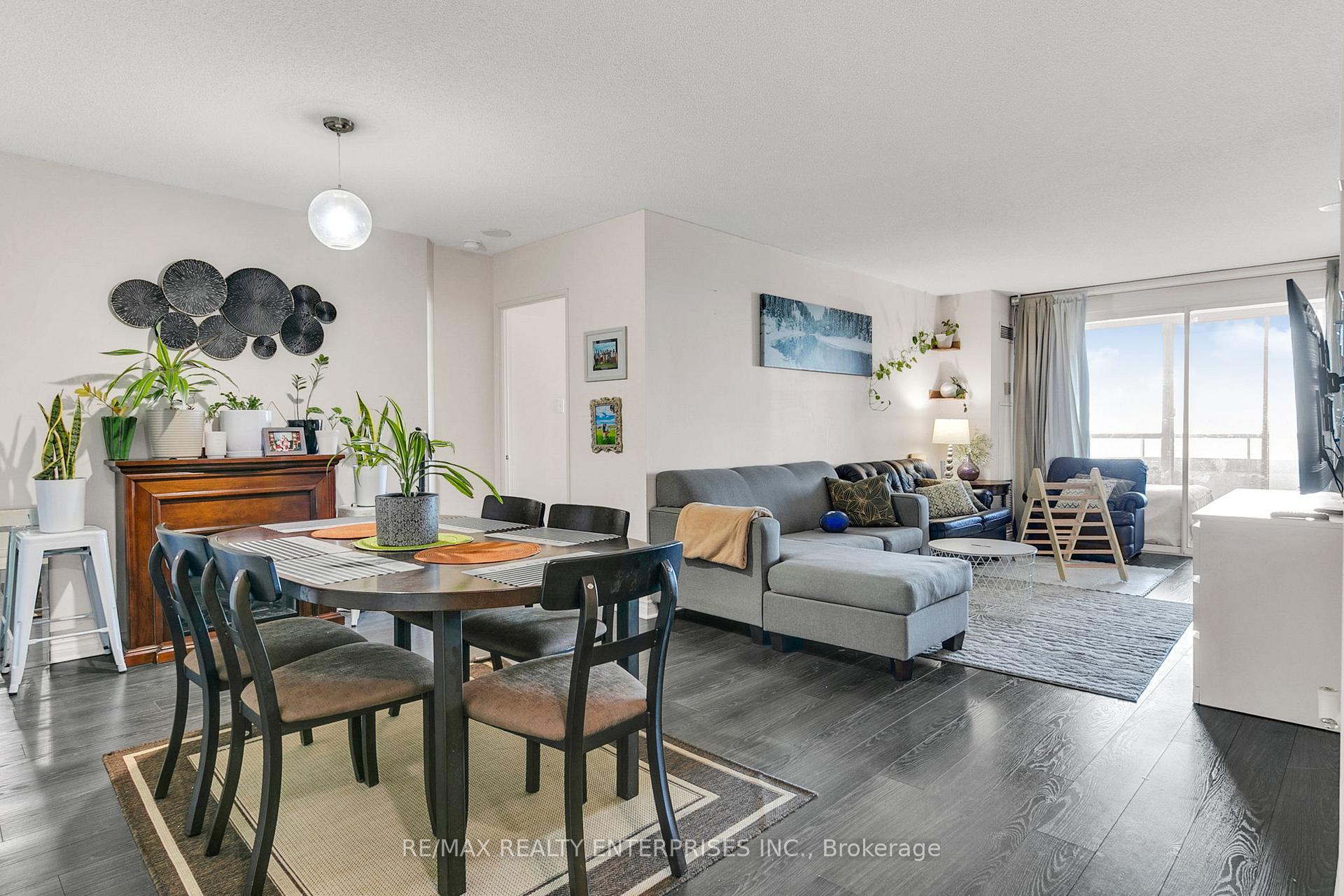 3 Bedrooms Condo at 1 Greystone Walk,  Toronto For sale