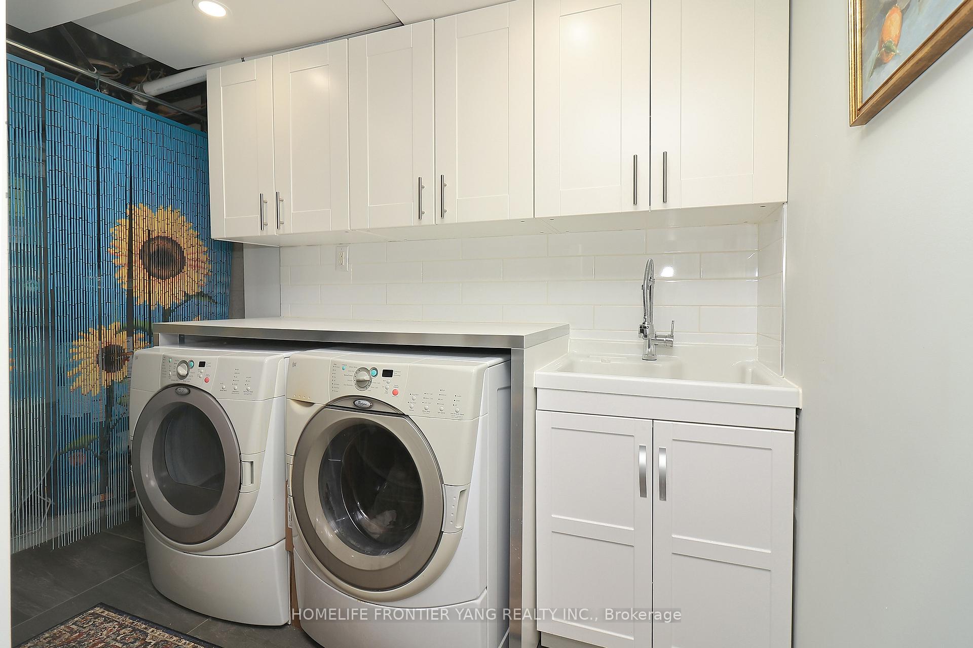 3 Bedrooms Condo at 581 Scarlett, Toronto For sale