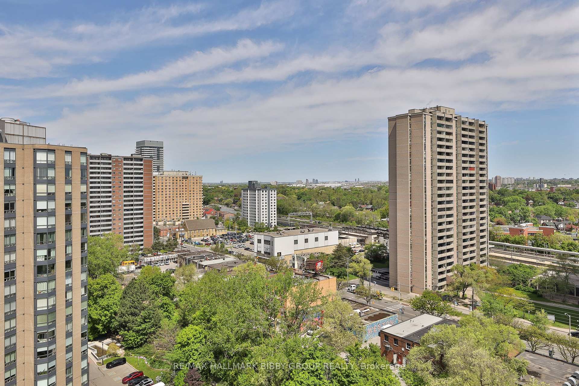 3 Bedrooms Condo at 10 Wilby, Toronto For sale